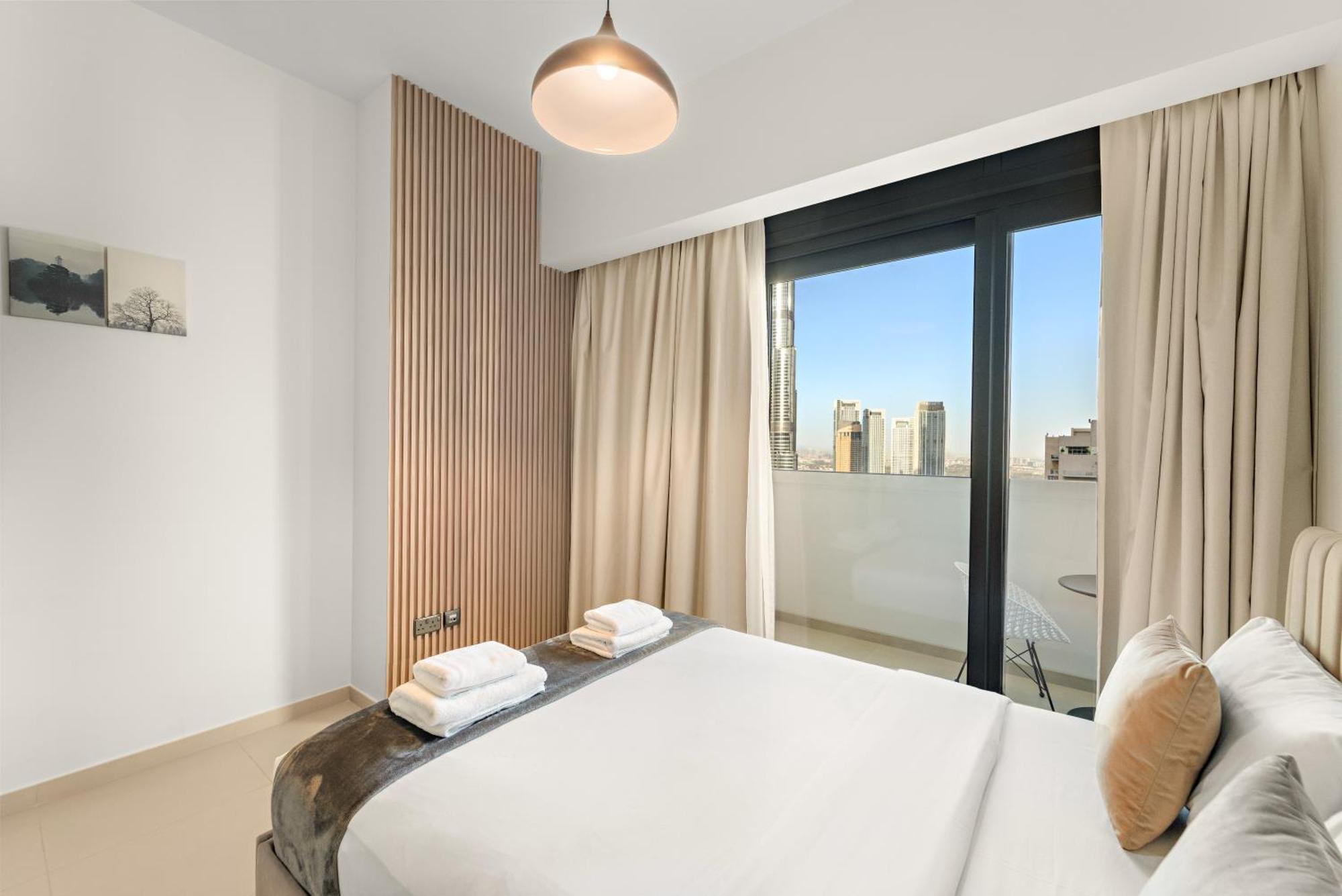 Apartment Luxe 4br With Burj View L Pool & Gym *