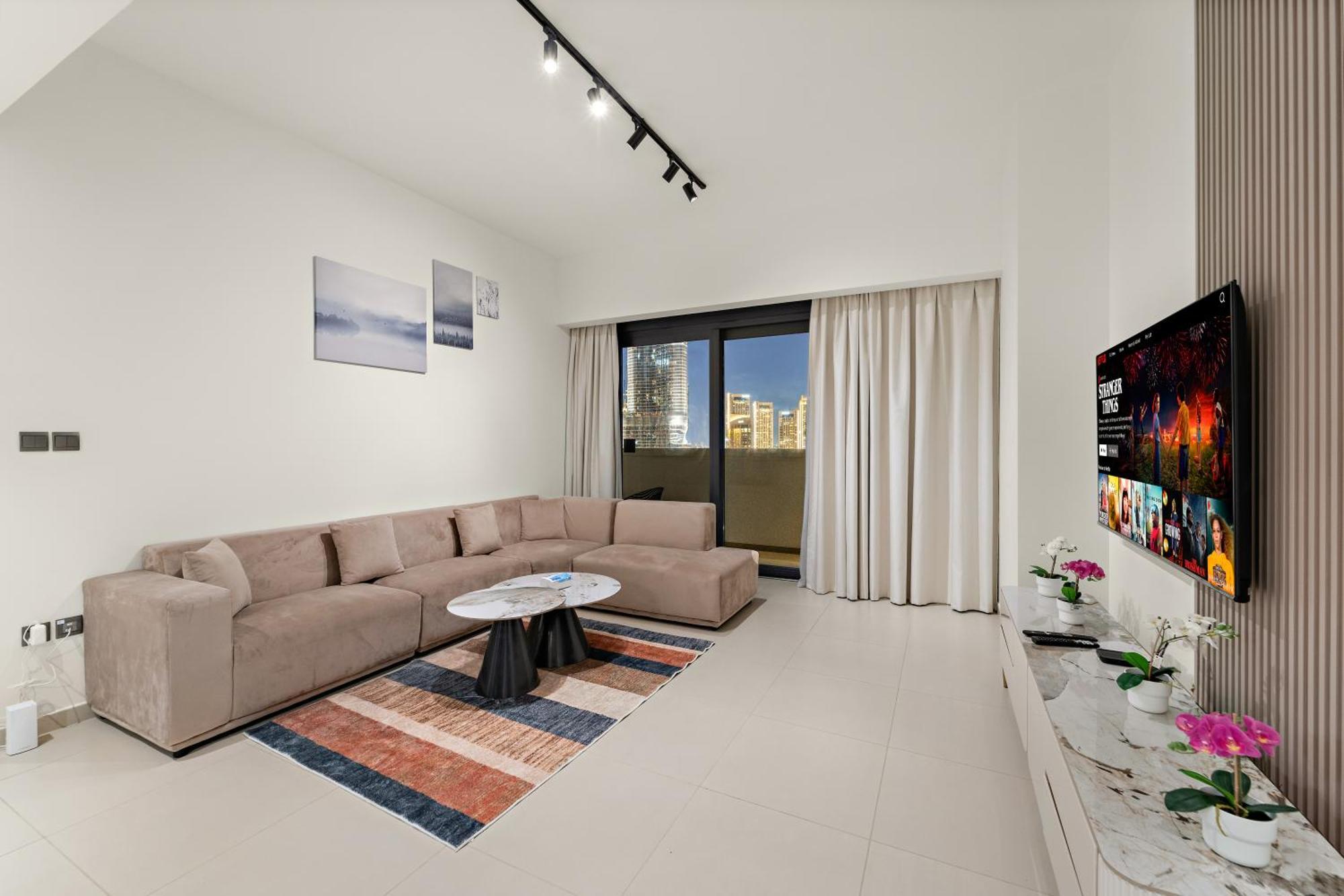 Apartment Luxe 4br With Burj View L Pool & Gym *
