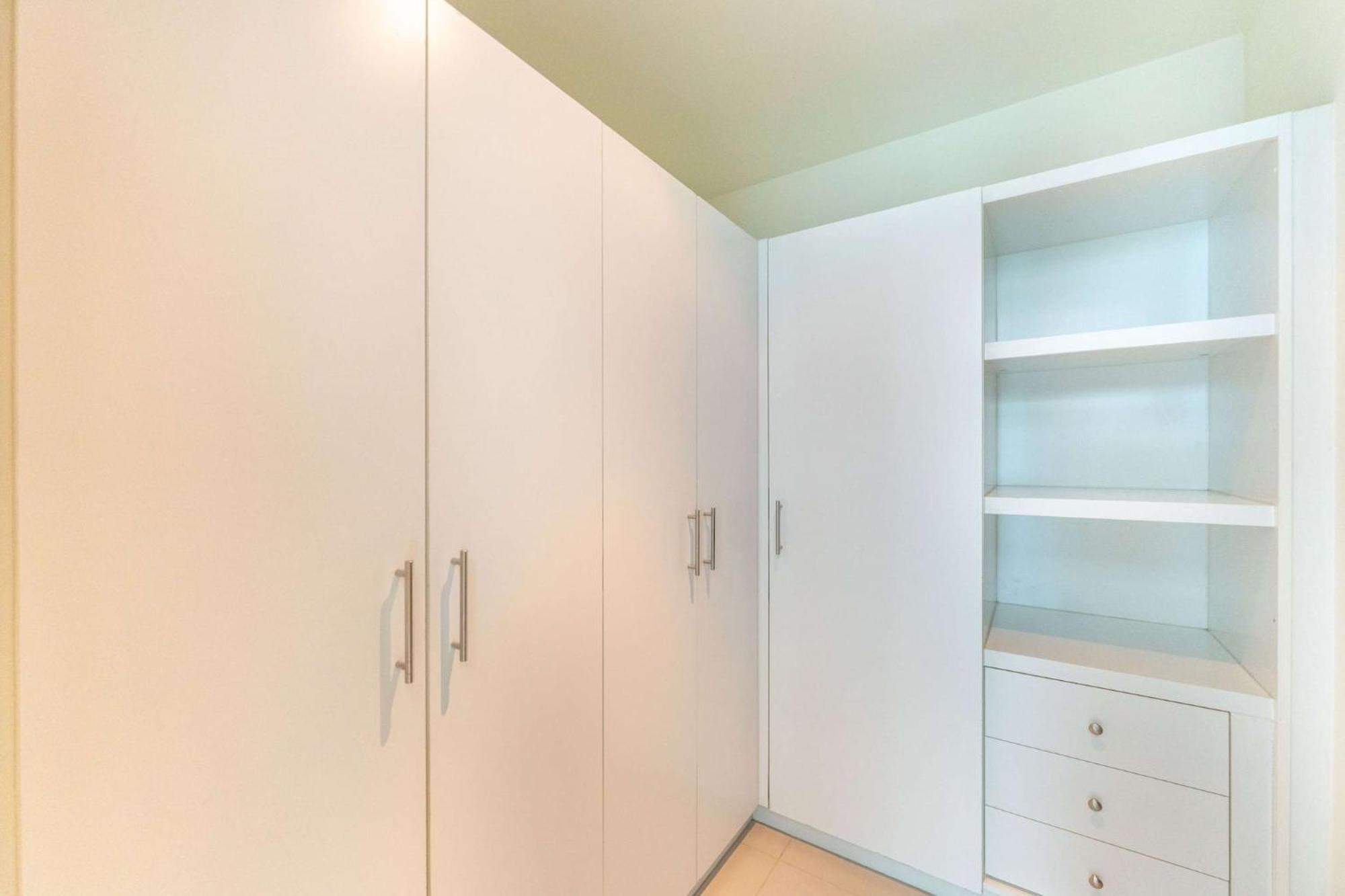 Luxurious 2 Bedroom Delphine Tower By Pk Holidays Apartment Dubai