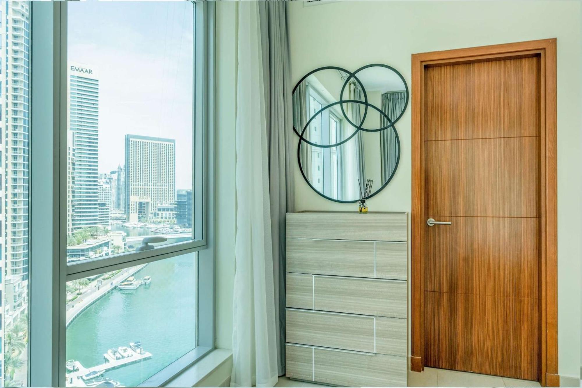 Luxurious 2 Bedroom Delphine Tower By Pk Holidays * Dubai