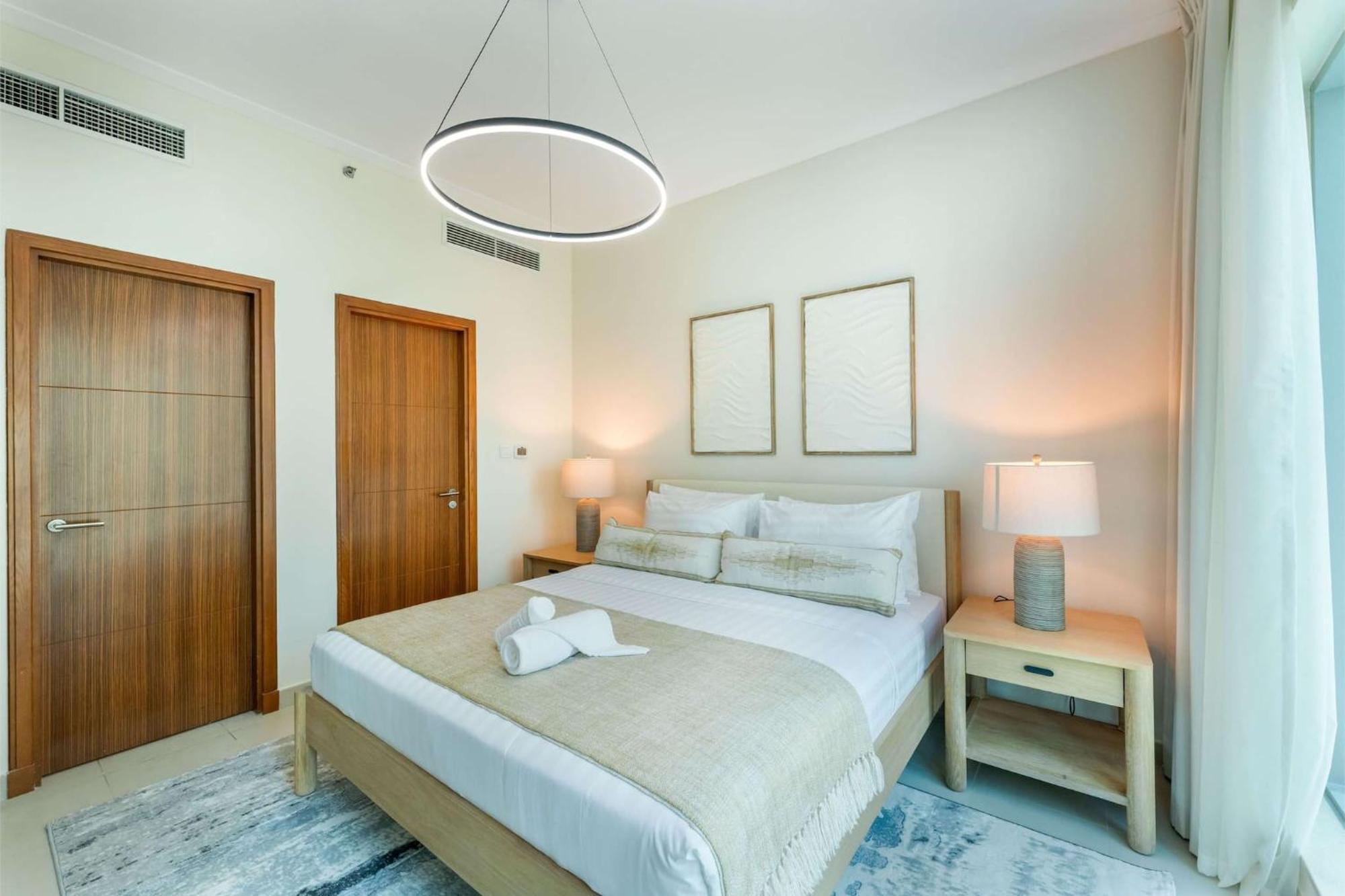 Luxurious 2 Bedroom Delphine Tower By Pk Holidays Apartment *