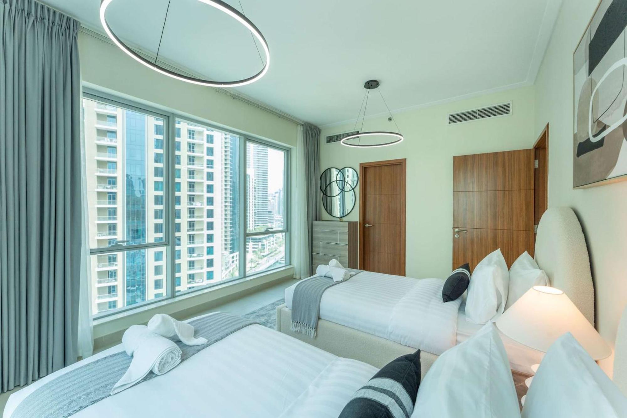 Luxurious 2 Bedroom Delphine Tower By Pk Holidays * Dubai