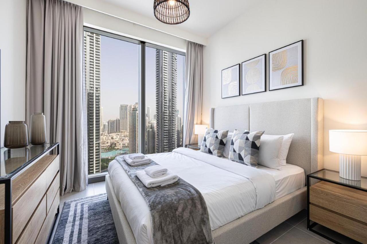 Modern Luxury Overlooking Burj Khalifa Dubai