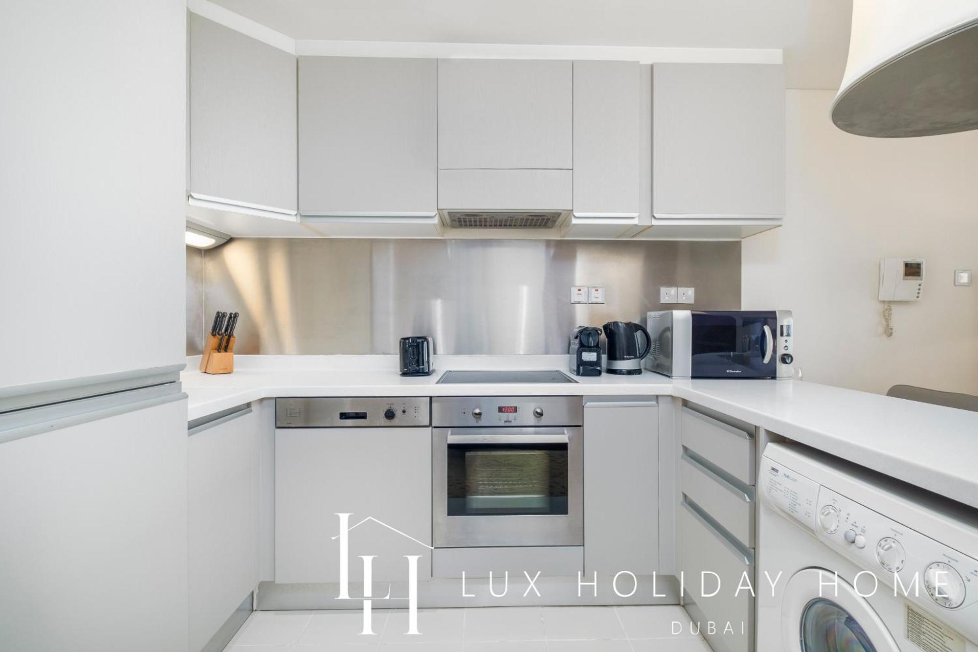 Lux The Emaar Fashion Avenue 2 Apartment