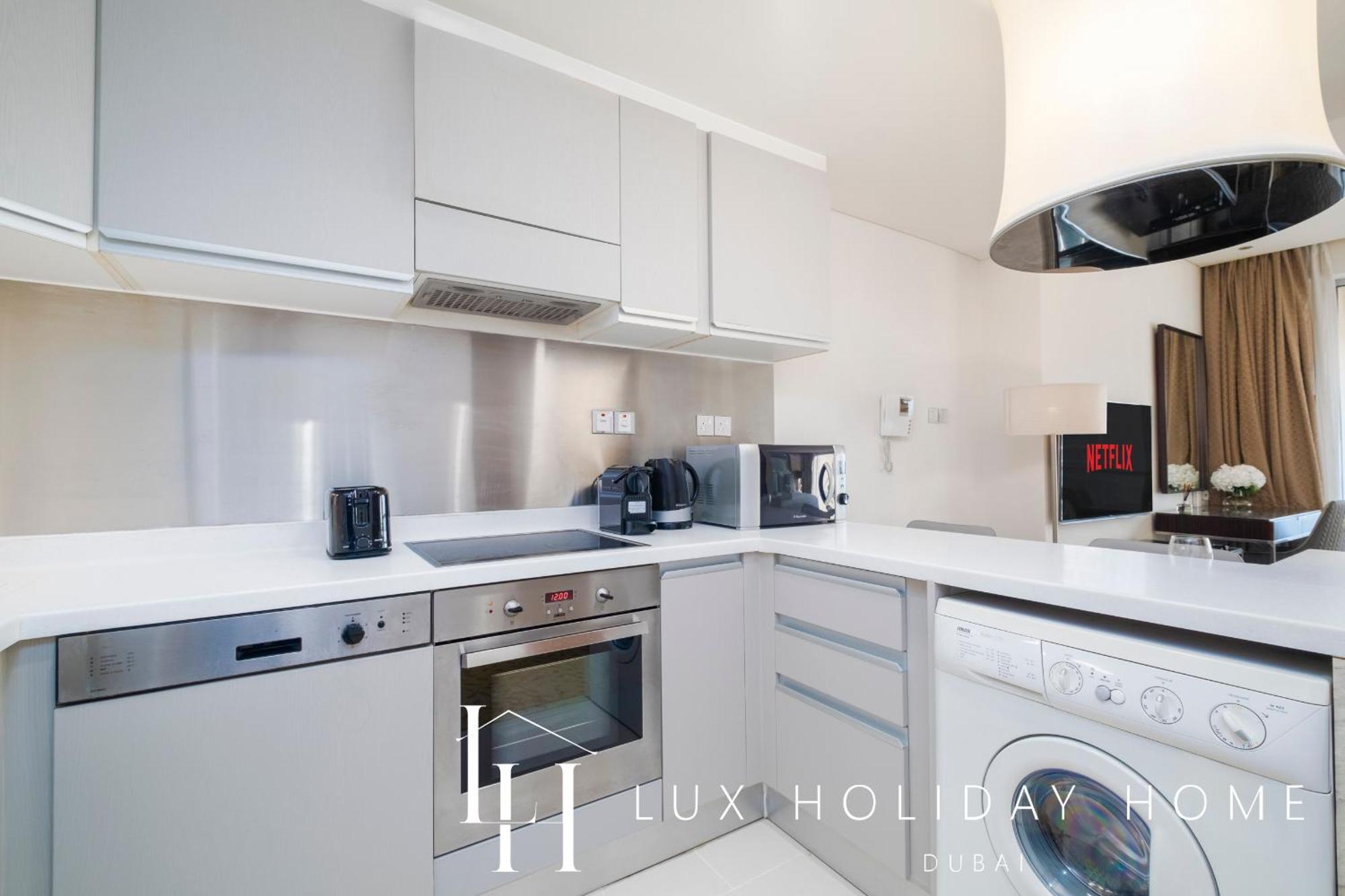 Lux The Emaar Fashion Avenue 2 Apartment