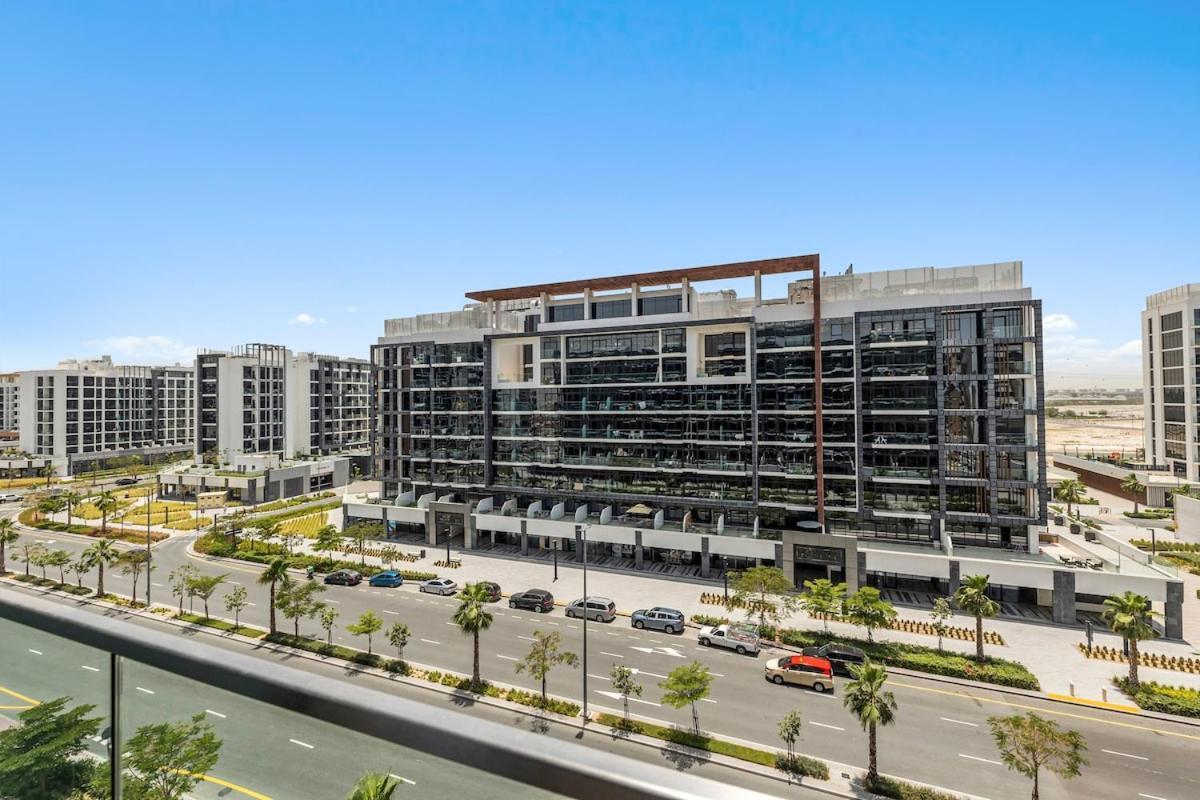 Apartment Spacious With Huge Balcony-azizi Riviera