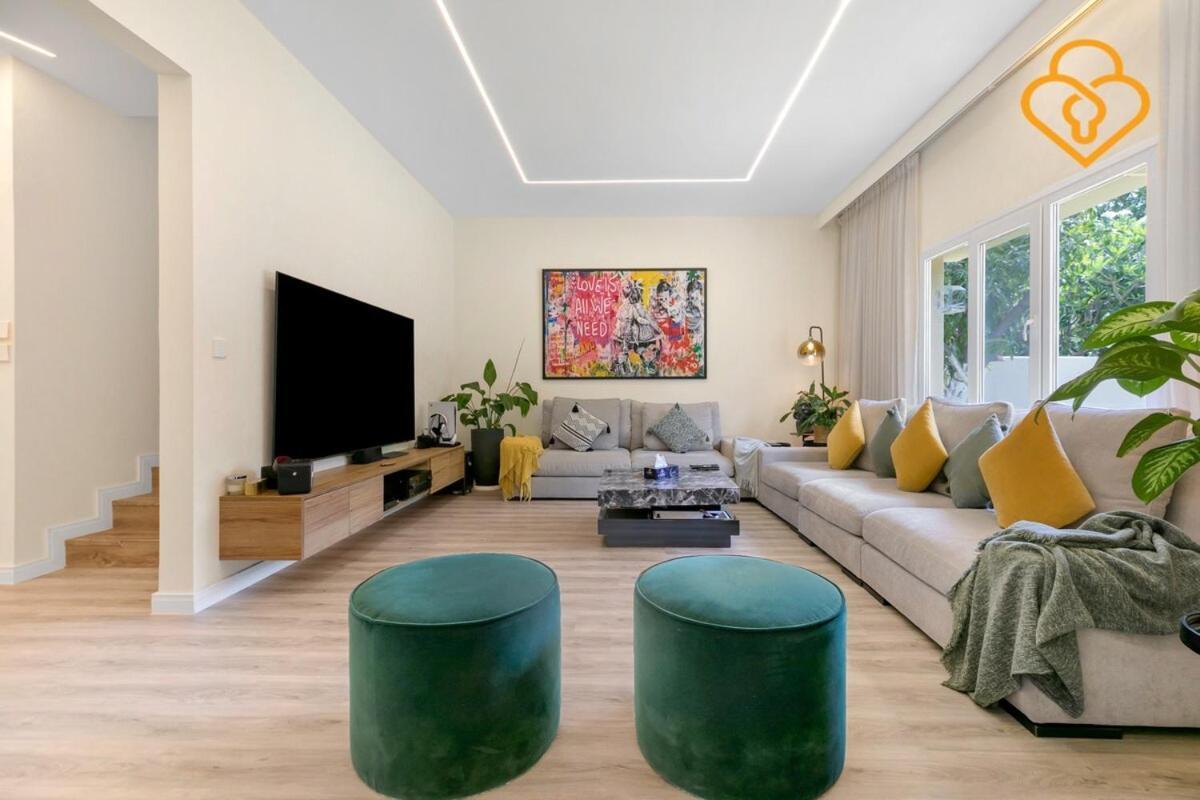 Keysplease Upgraded 4 Bedroom Villa, Private Pool Meadows