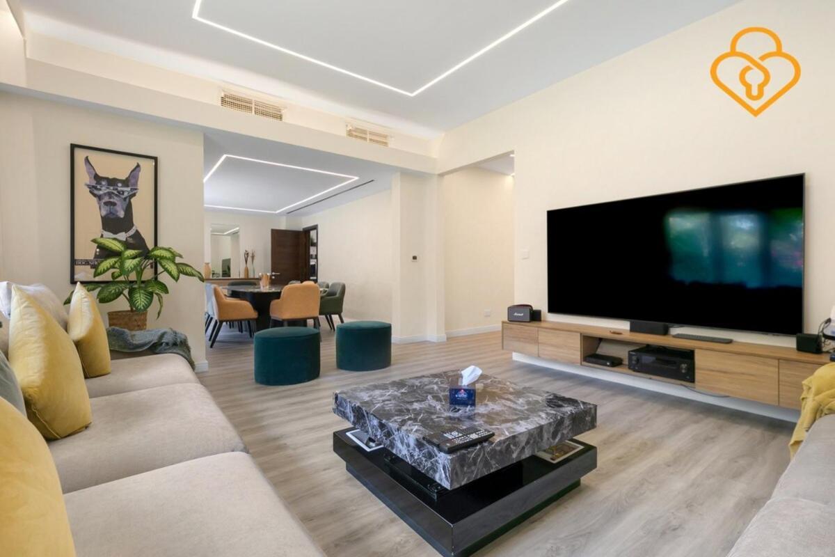 Villa Keysplease Upgraded 4 Bedroom Villa, Private Pool Meadows Dubai