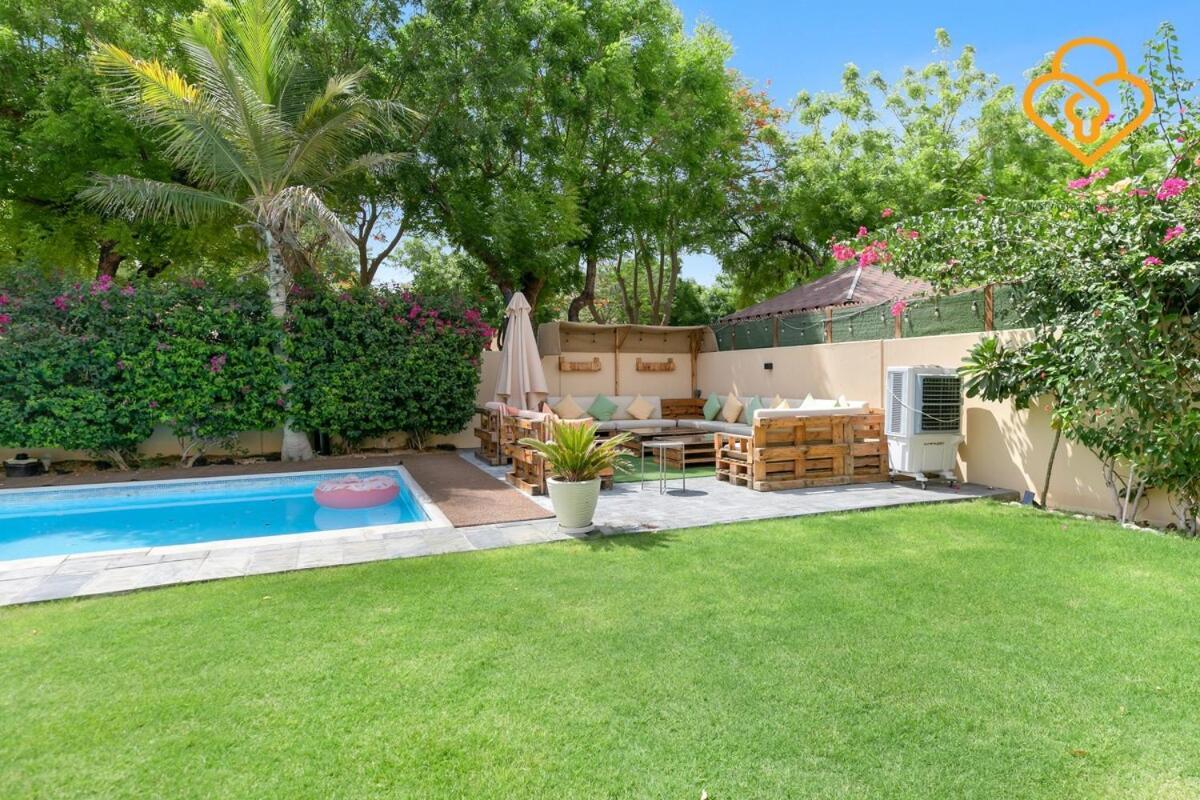 Keysplease Upgraded 4 Bedroom Villa, Private Pool Meadows Villa