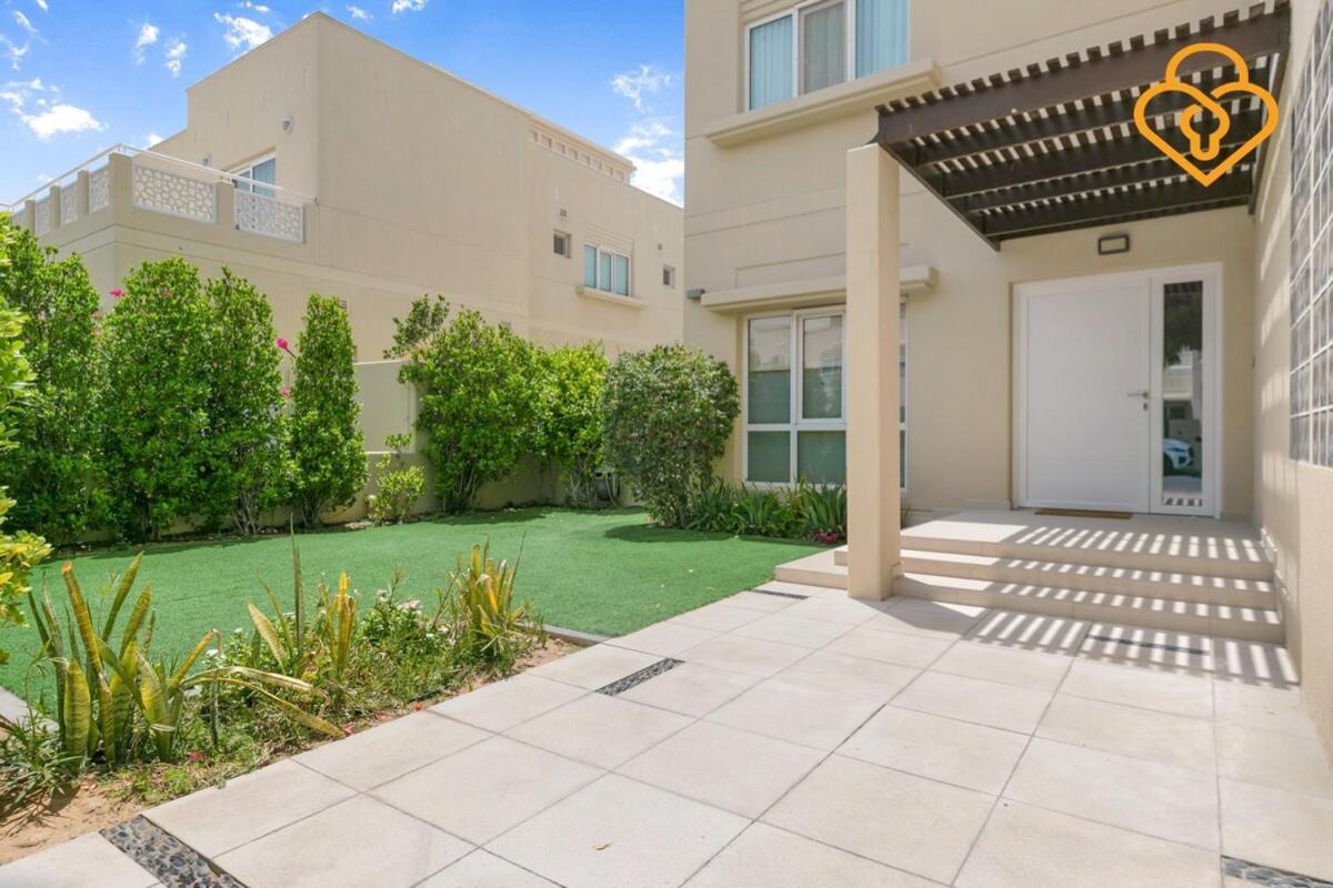 Keysplease Upgraded 4 Bedroom Villa, Private Pool Meadows *