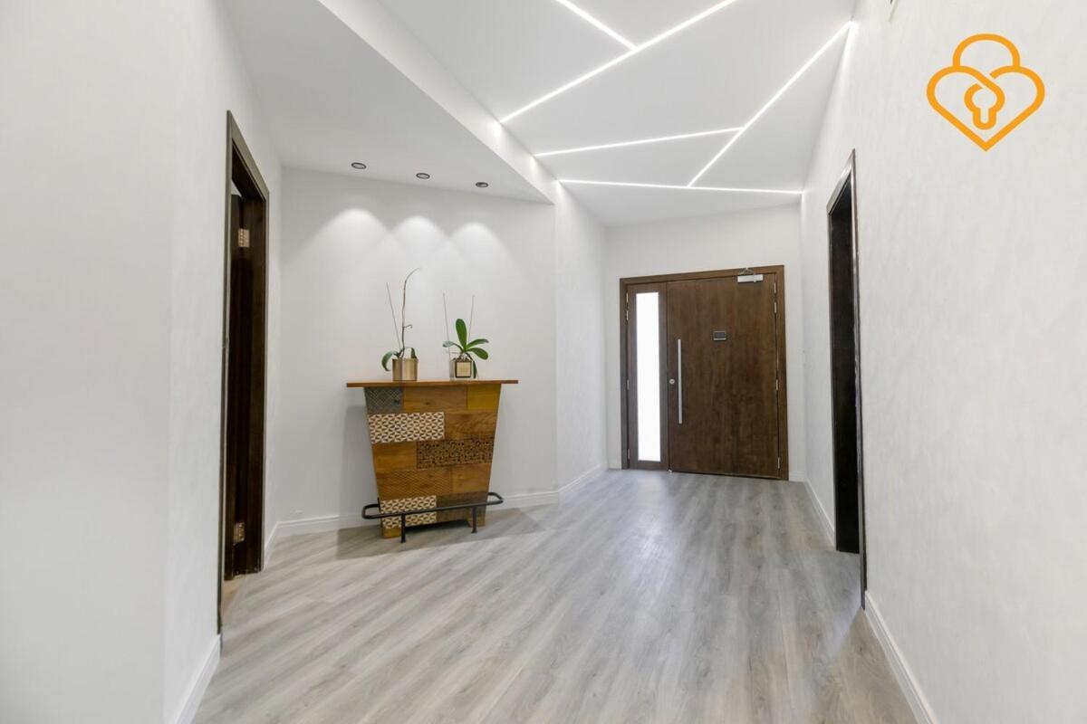 Keysplease Upgraded 4 Bedroom Villa, Private Pool Meadows