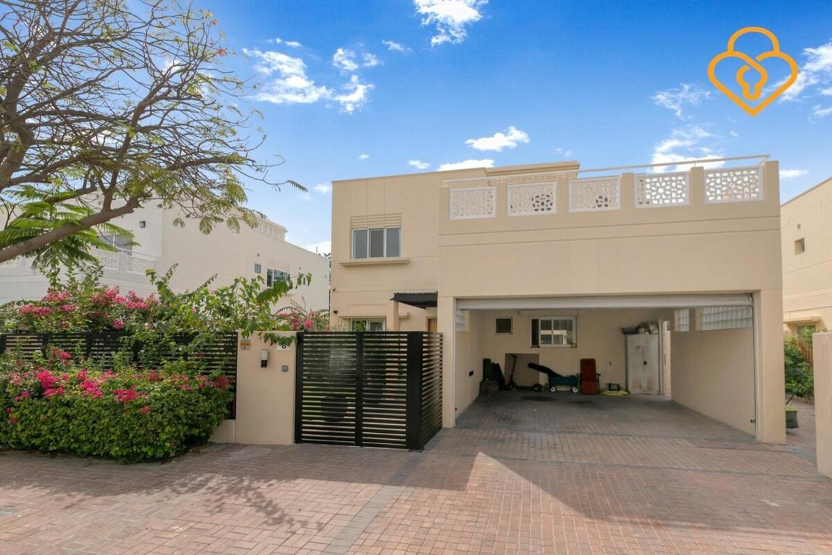 Keysplease Upgraded 4 Bedroom Villa, Private Pool Meadows Villa Dubai