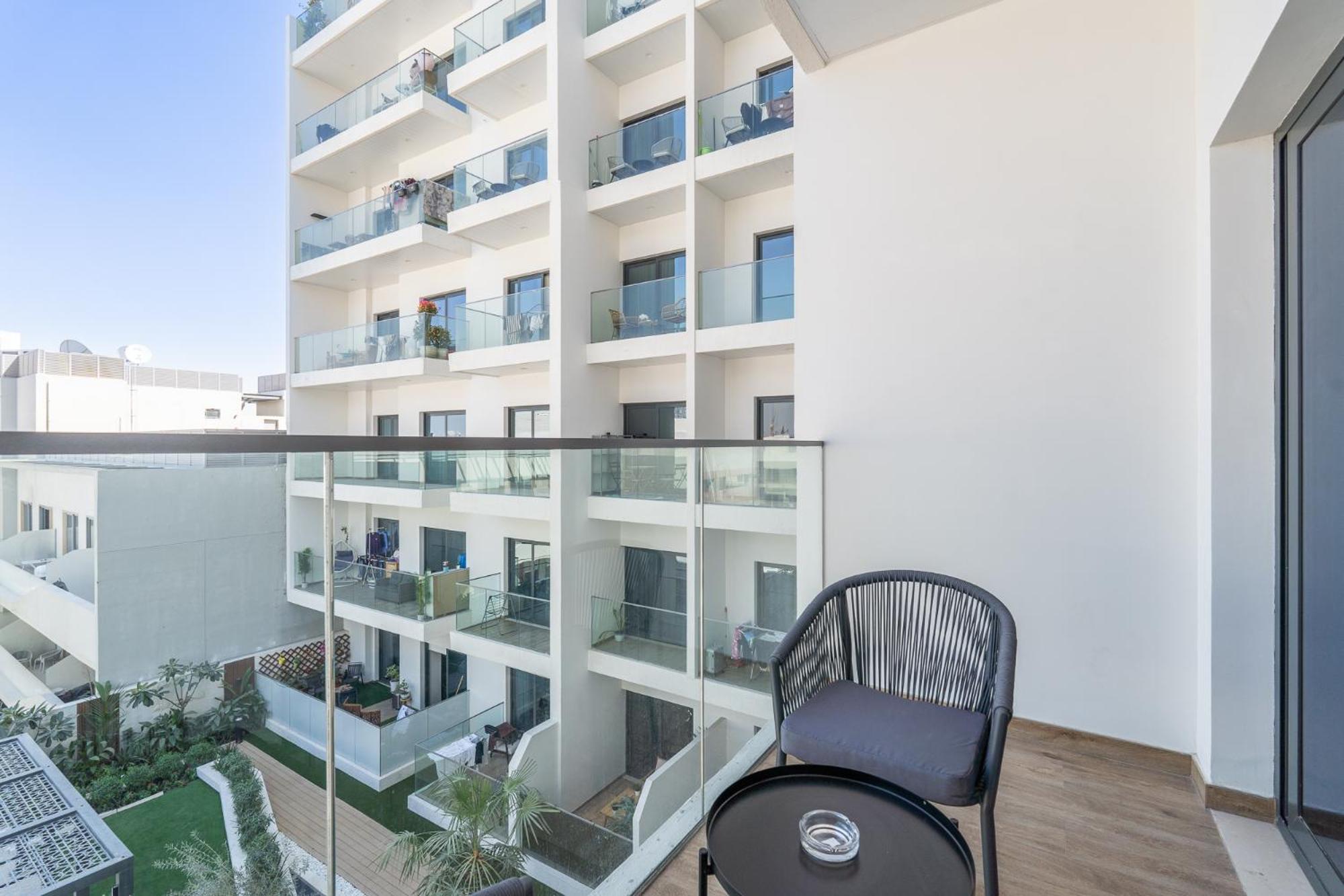 Apartment Smartly Designed In Jvc *