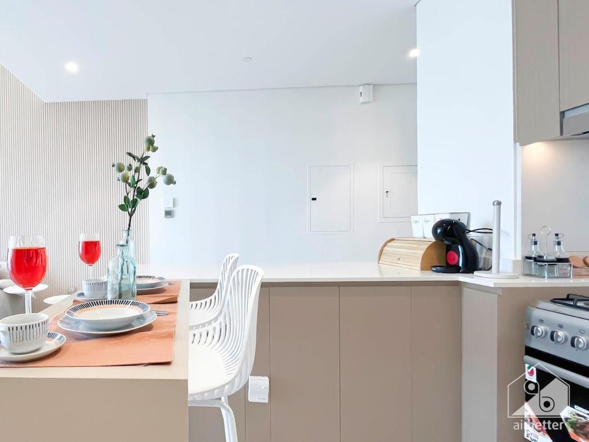 Grande Luxury 1b With Balcony & Views Apartment *