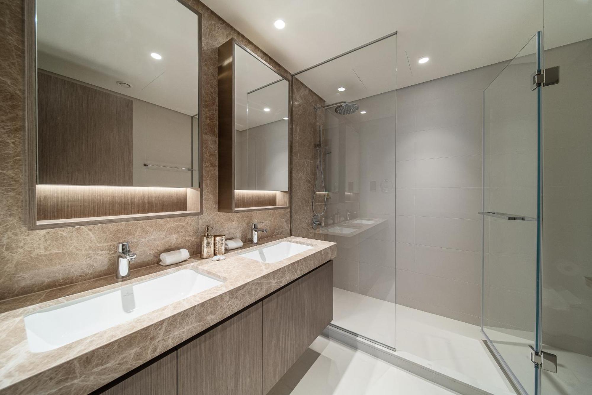 Stunning 2br Waterfront For 5 At Grand Bleu 02 Dubai