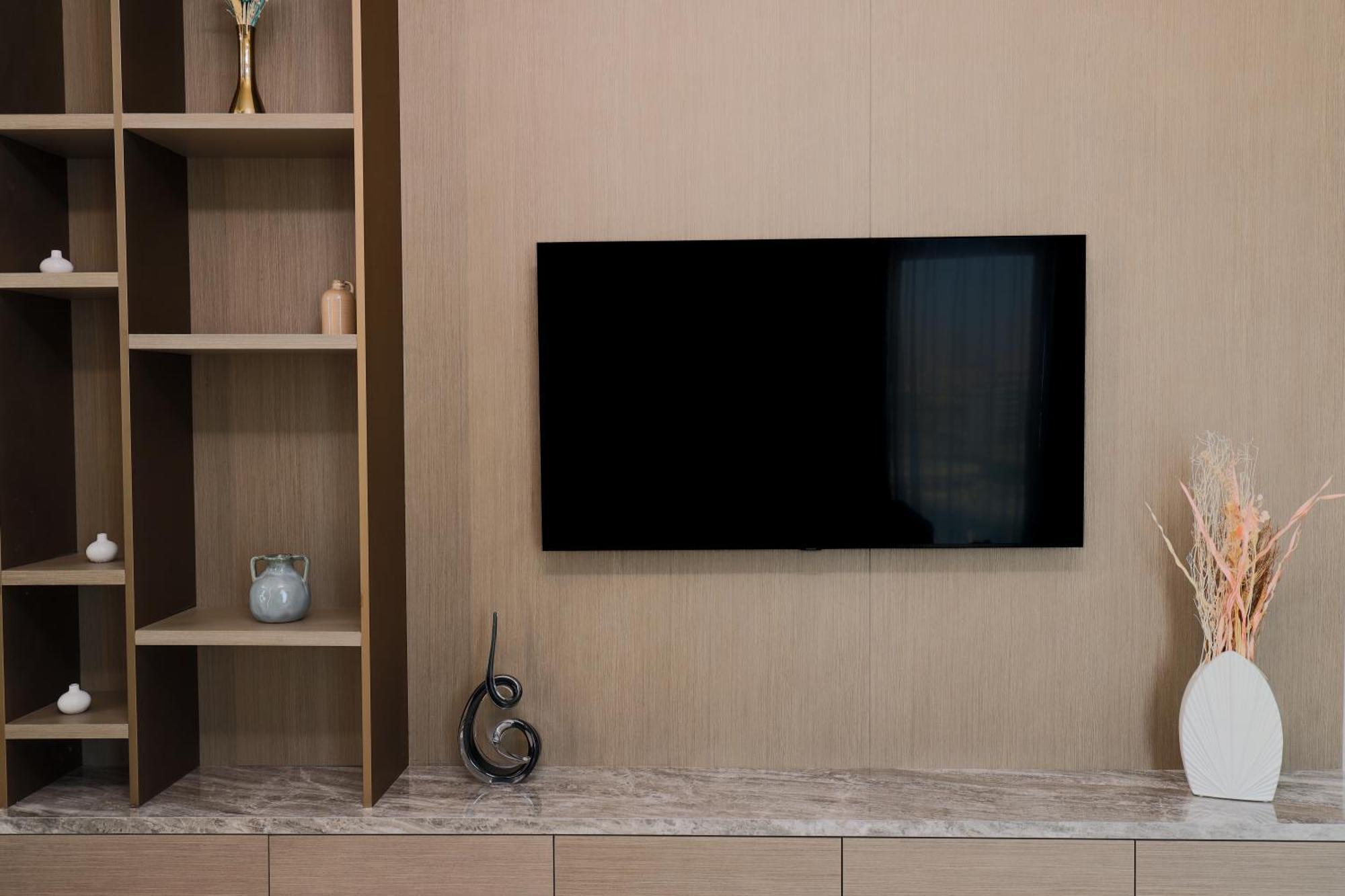 Elegant 1br In Jvc *
