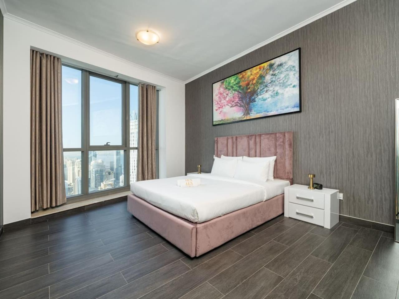 Bright And Spacious 3 Bedroom Retreat In Marina *
