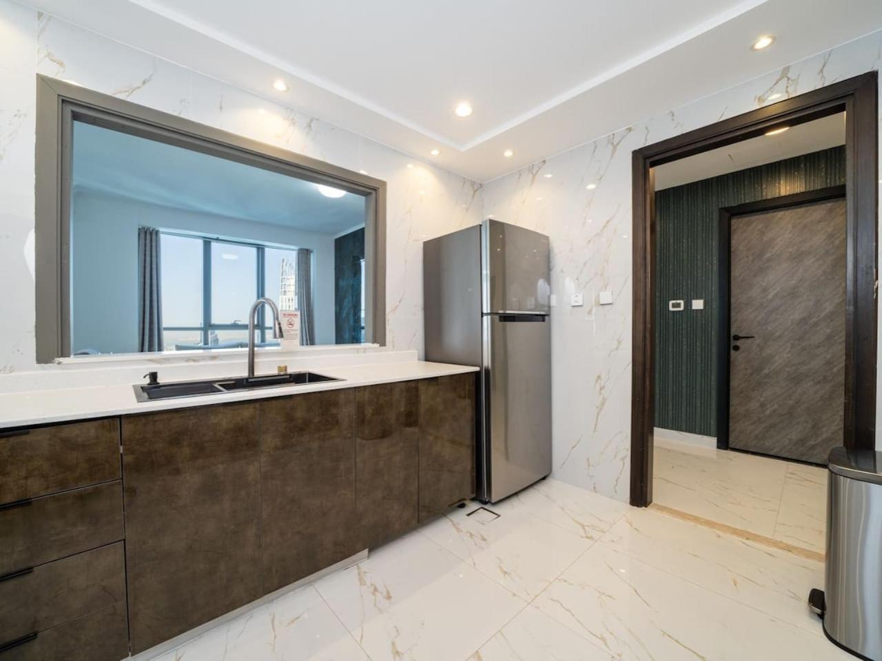 Bright And Spacious 3 Bedroom Retreat In Marina Apartment Dubai
