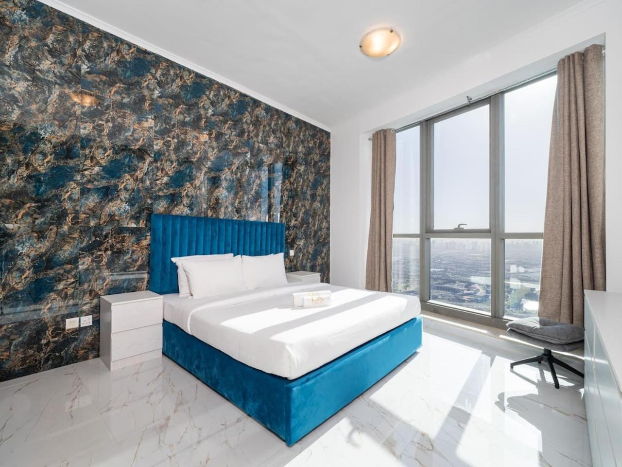 Bright And Spacious 3 Bedroom Retreat In Marina *
