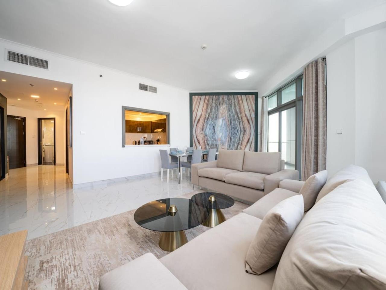 Bright And Spacious 3 Bedroom Retreat In Marina * Dubai