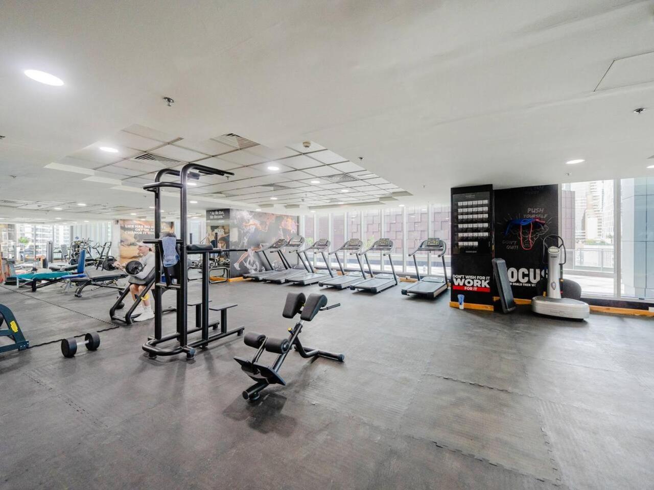 Apartment Bright And Spacious 3 Bedroom Retreat In Marina