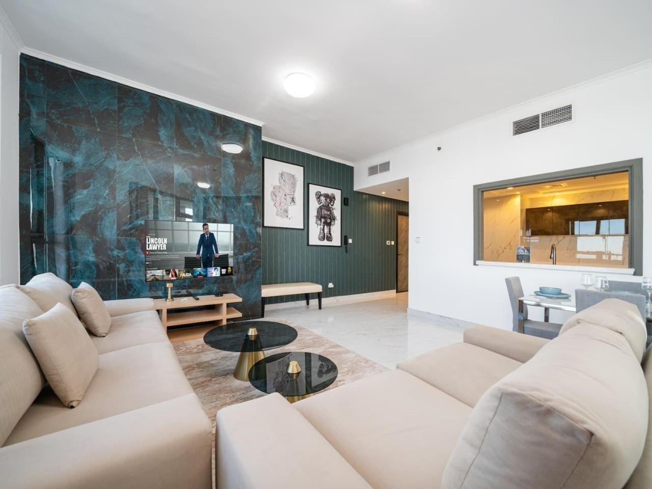 Bright And Spacious 3 Bedroom Retreat In Marina Apartment *