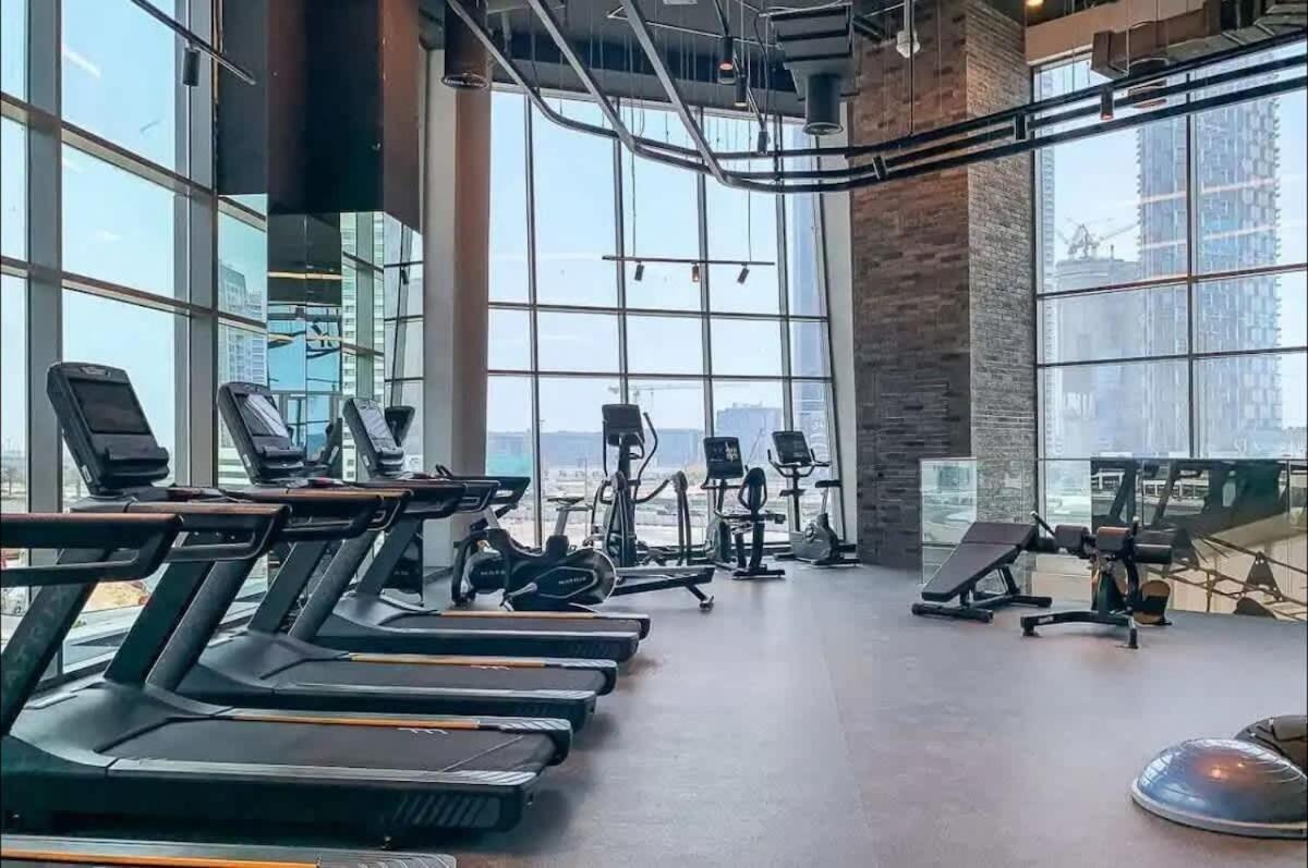 Downtown Stay With Burj Khalifa Views, Swimming Pool,Steam,Sauna,Gym In The Heart Of Business Bay