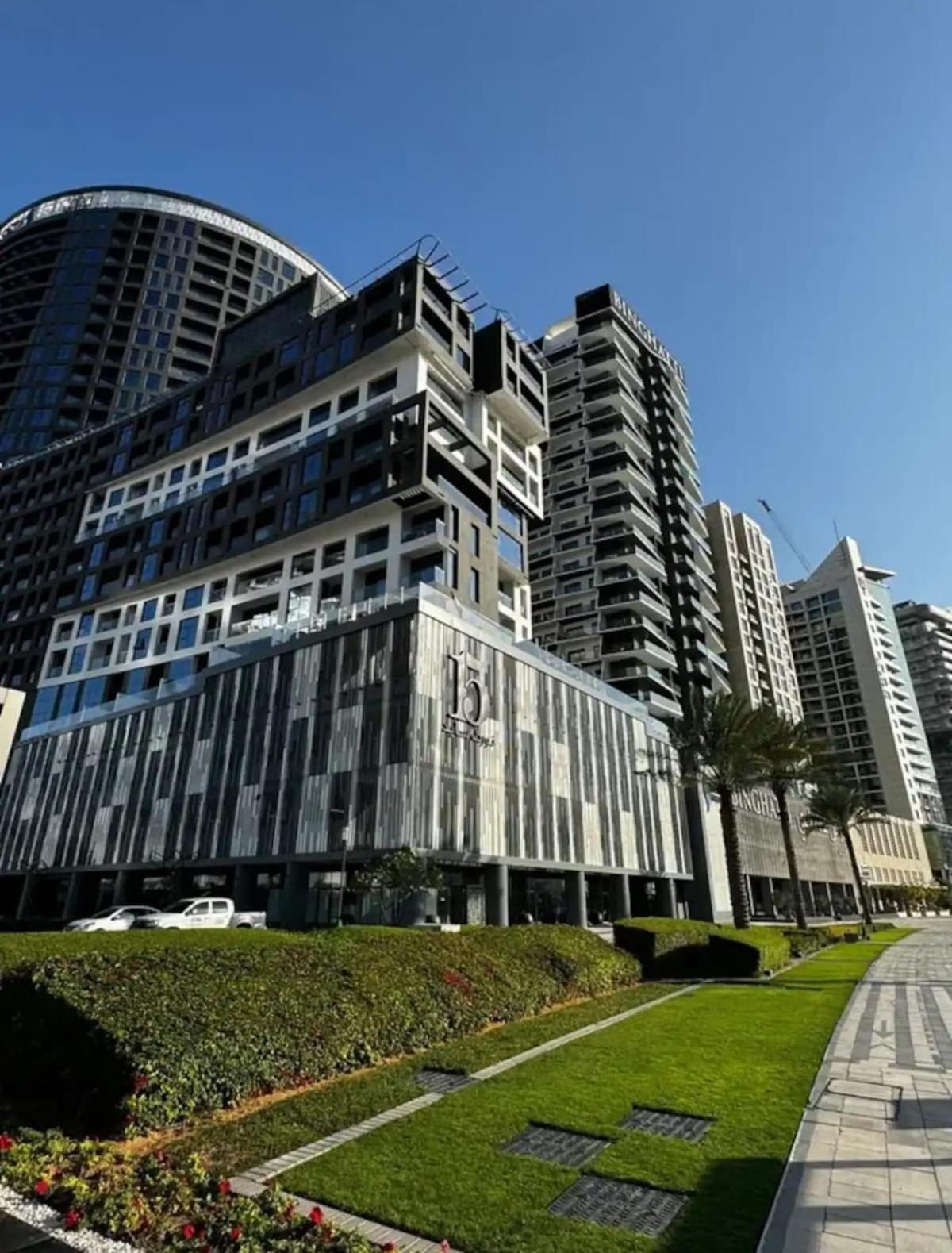 Downtown Stay With Burj Khalifa Views, Swimming Pool,Steam,Sauna,Gym In The Heart Of Business Bay * Dubai