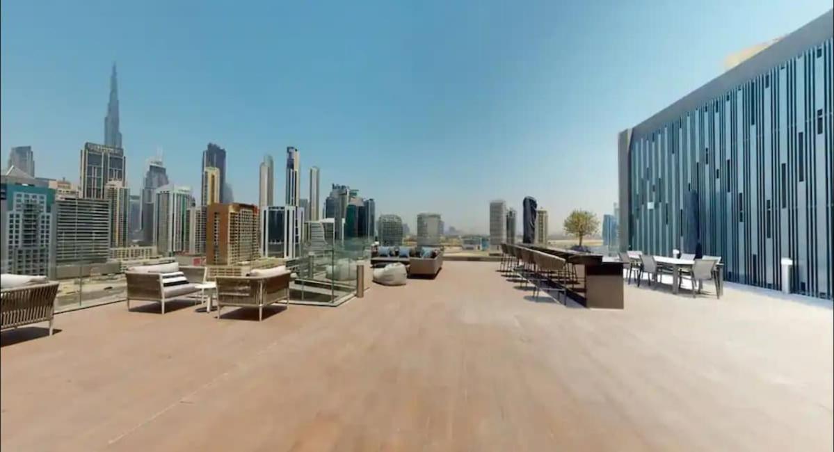 Downtown Stay With Burj Khalifa Views, Swimming Pool,Steam,Sauna,Gym In The Heart Of Business Bay