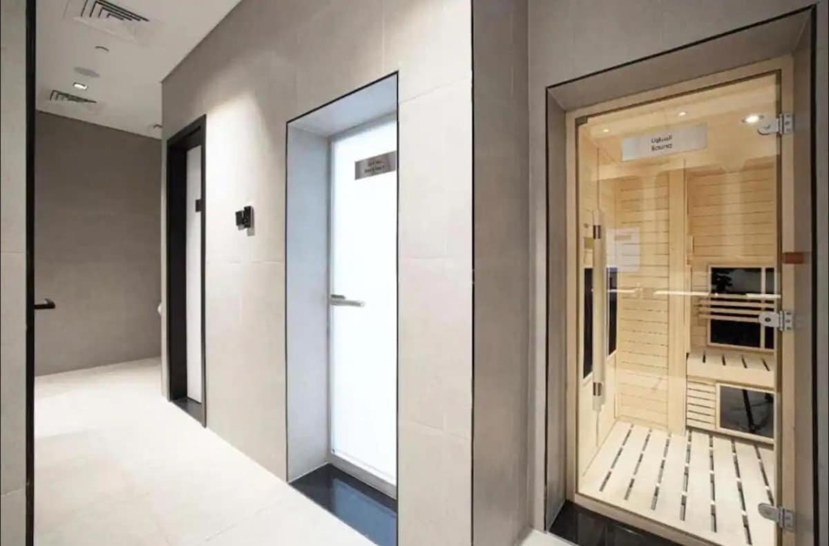 Downtown Stay With Burj Khalifa Views, Swimming Pool,Steam,Sauna,Gym In The Heart Of Business Bay