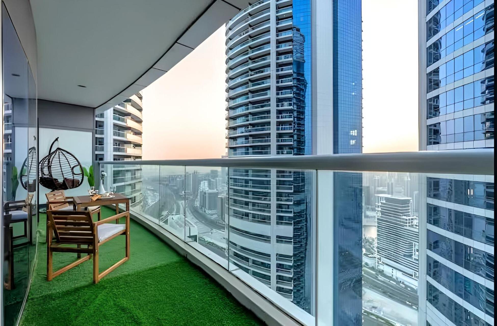 1 Bedroom With Burj Khalifa & View From 54th Floor Skyscraper Apartment *