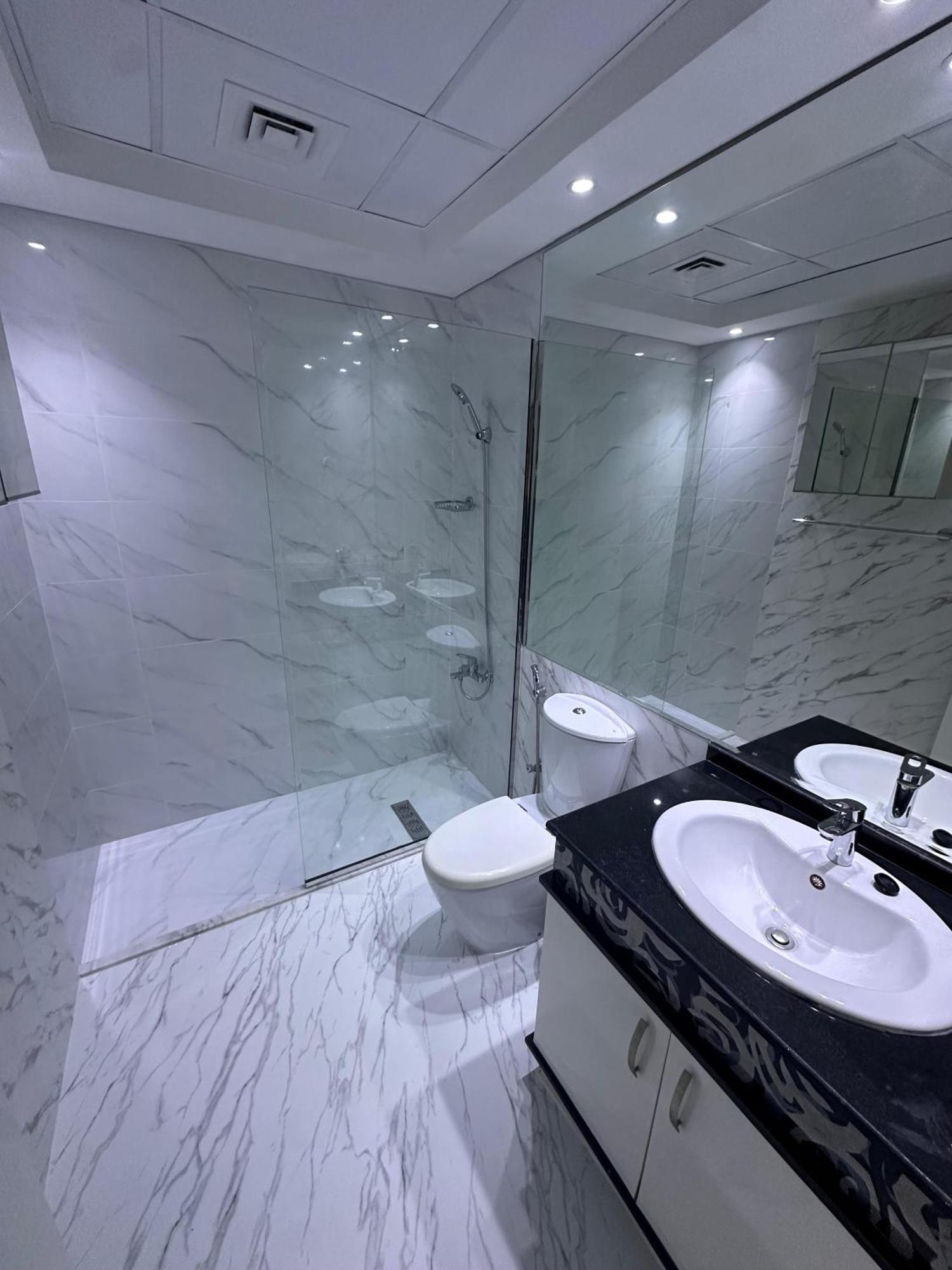 April Offer Huge 1bkh 4people & High Floor Apartment