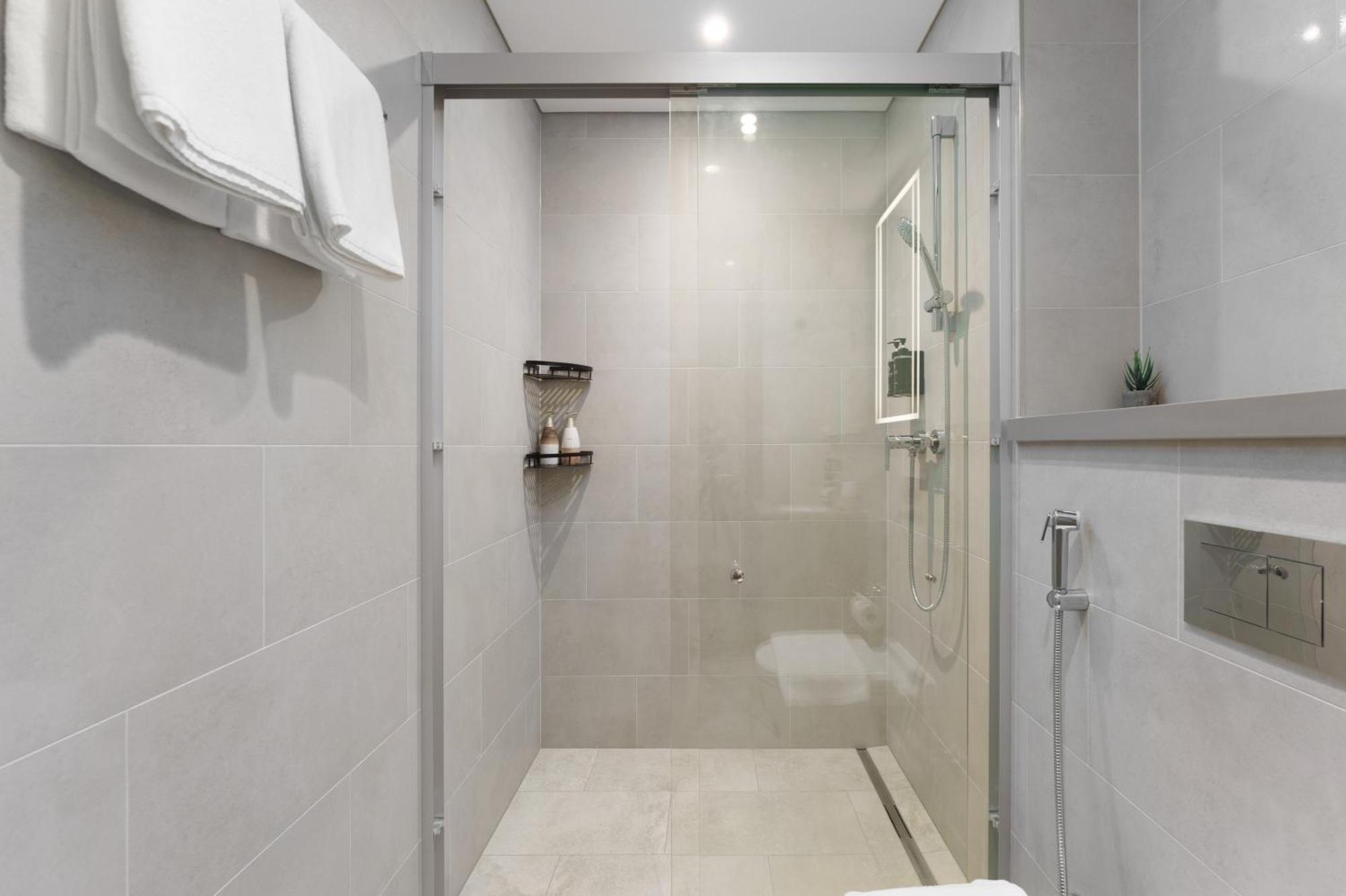 Apartment Daniels 1br At Waves Grande In Sobha Hartland