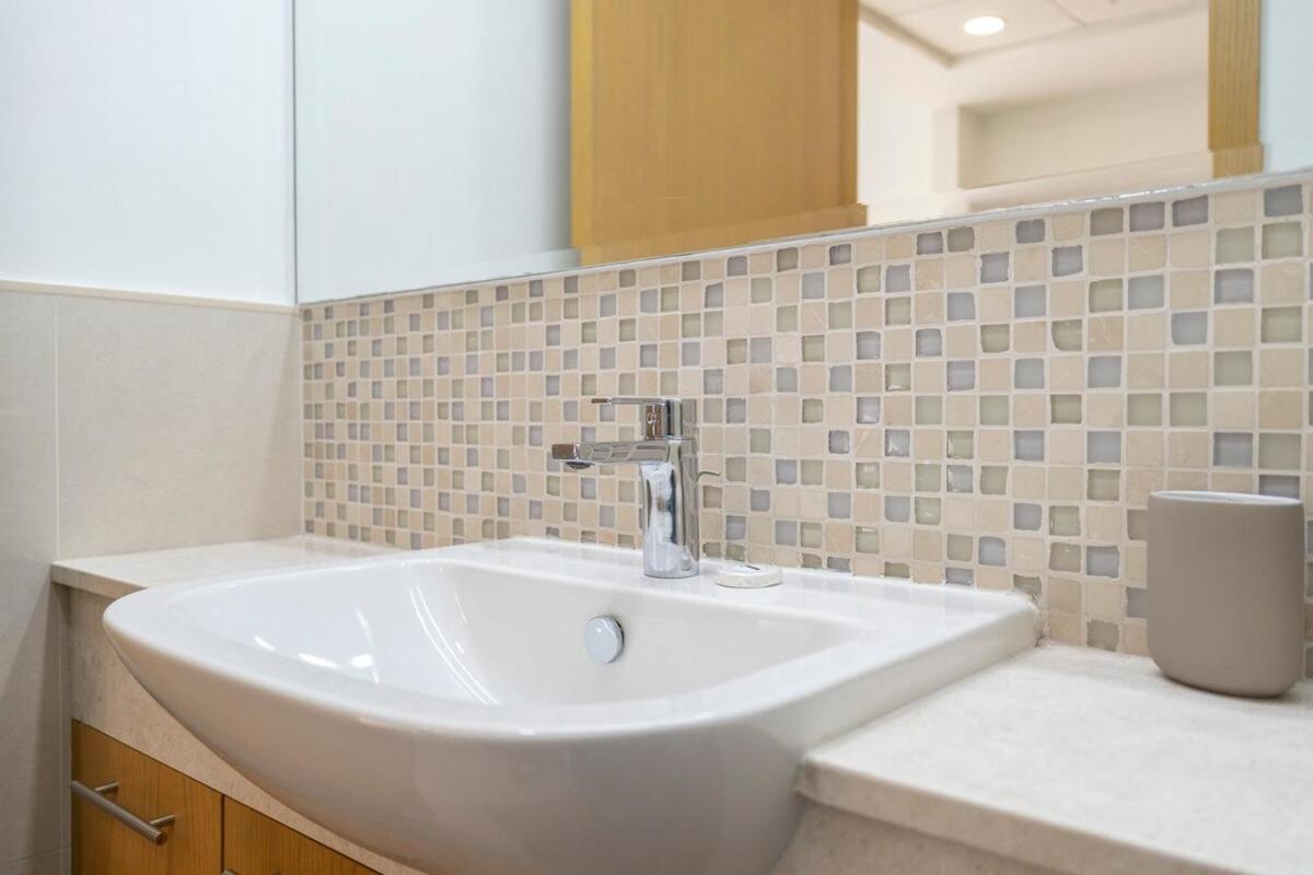 Peaceful 1-bedroom For 4 In Downtown Dubai