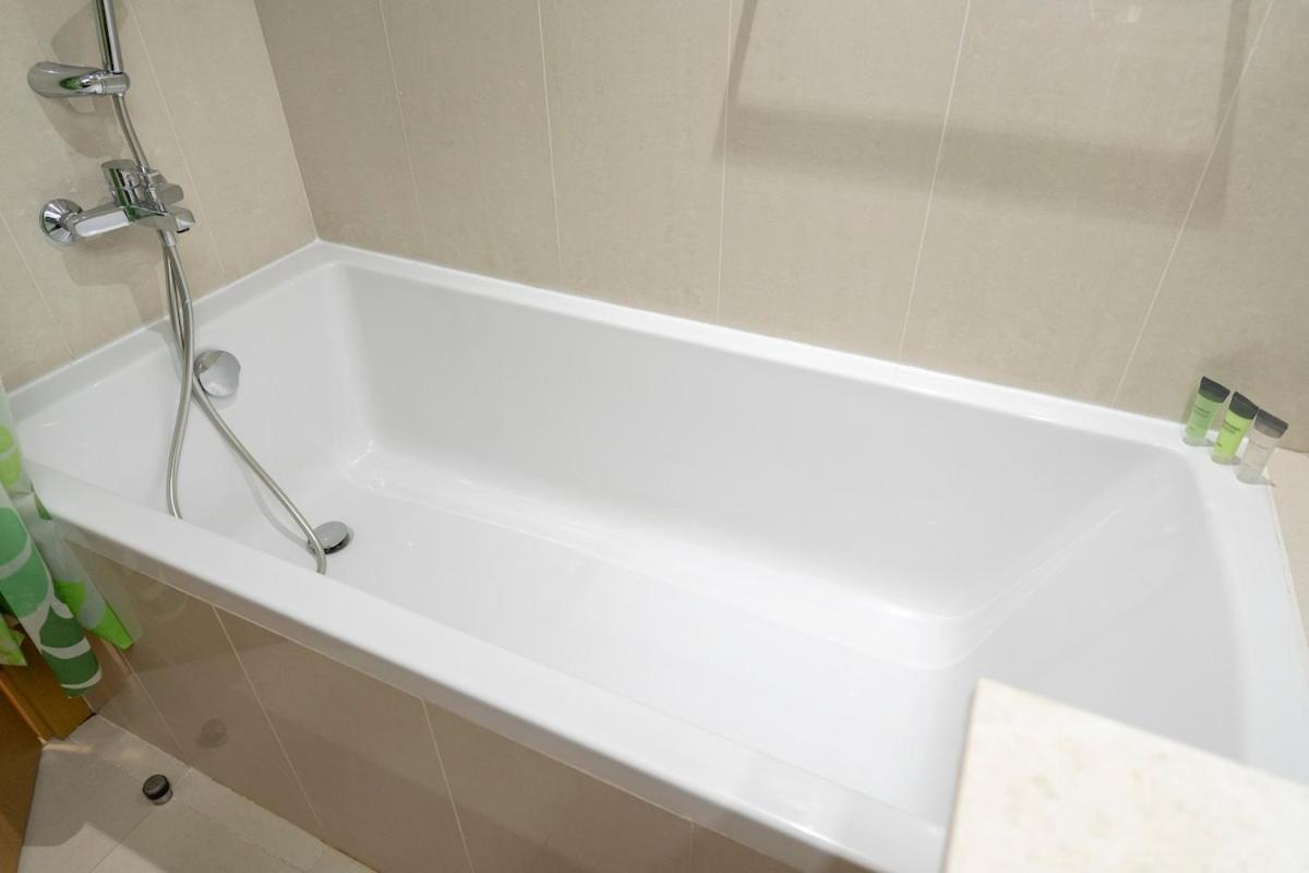 Apartment Peaceful 1-bedroom For 4 In Downtown Dubai