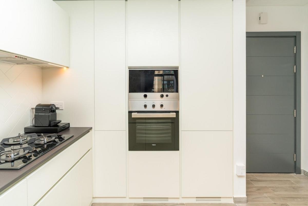 Sleek & Modern 1br With Luxury Pool In Jvc Apartment *