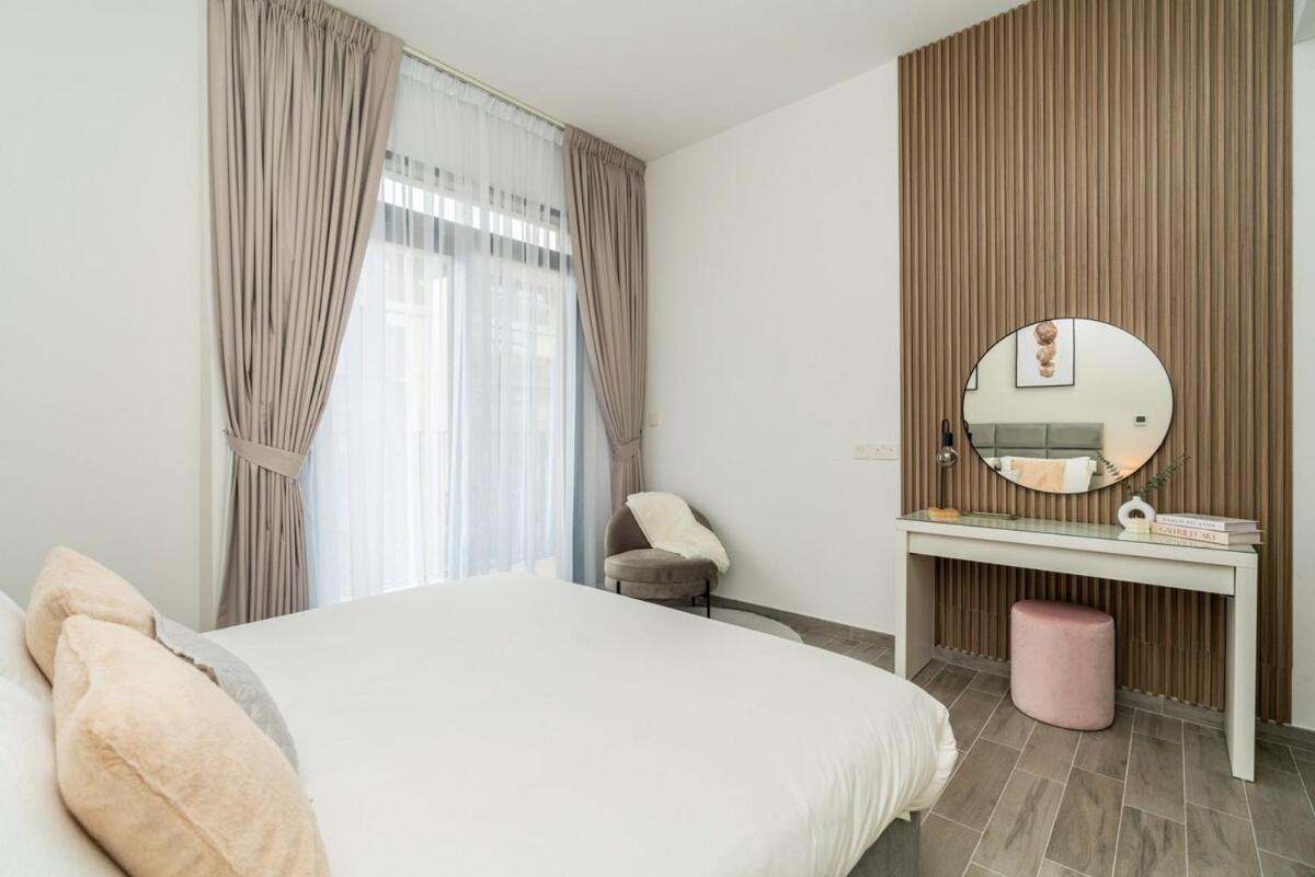 Sleek & Modern 1br With Luxury Pool In Jvc Apartment
