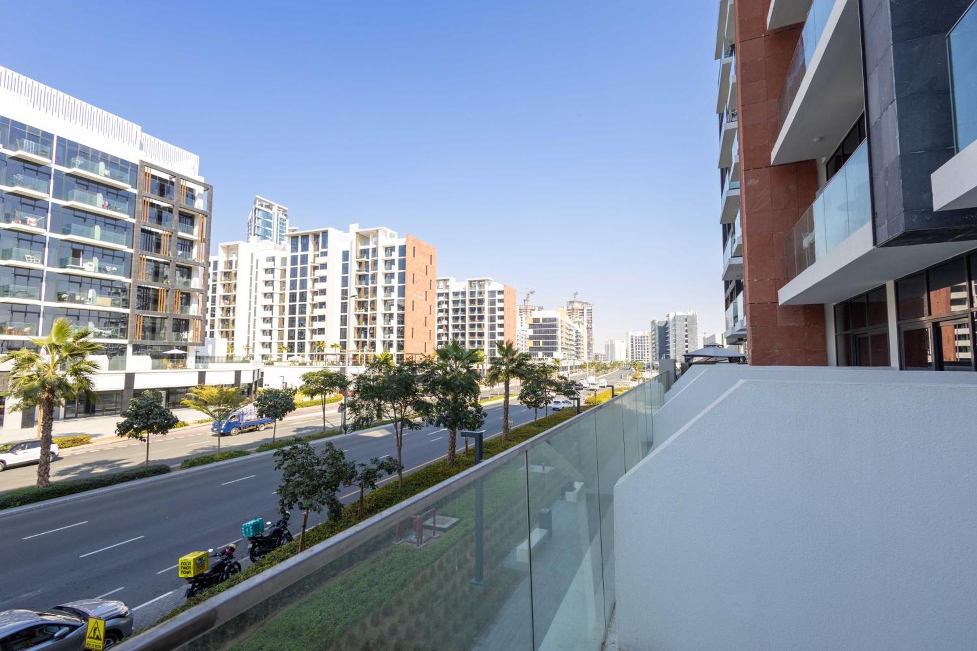 10 Mins From Downtown Pool Gym Large Terrace Dubai