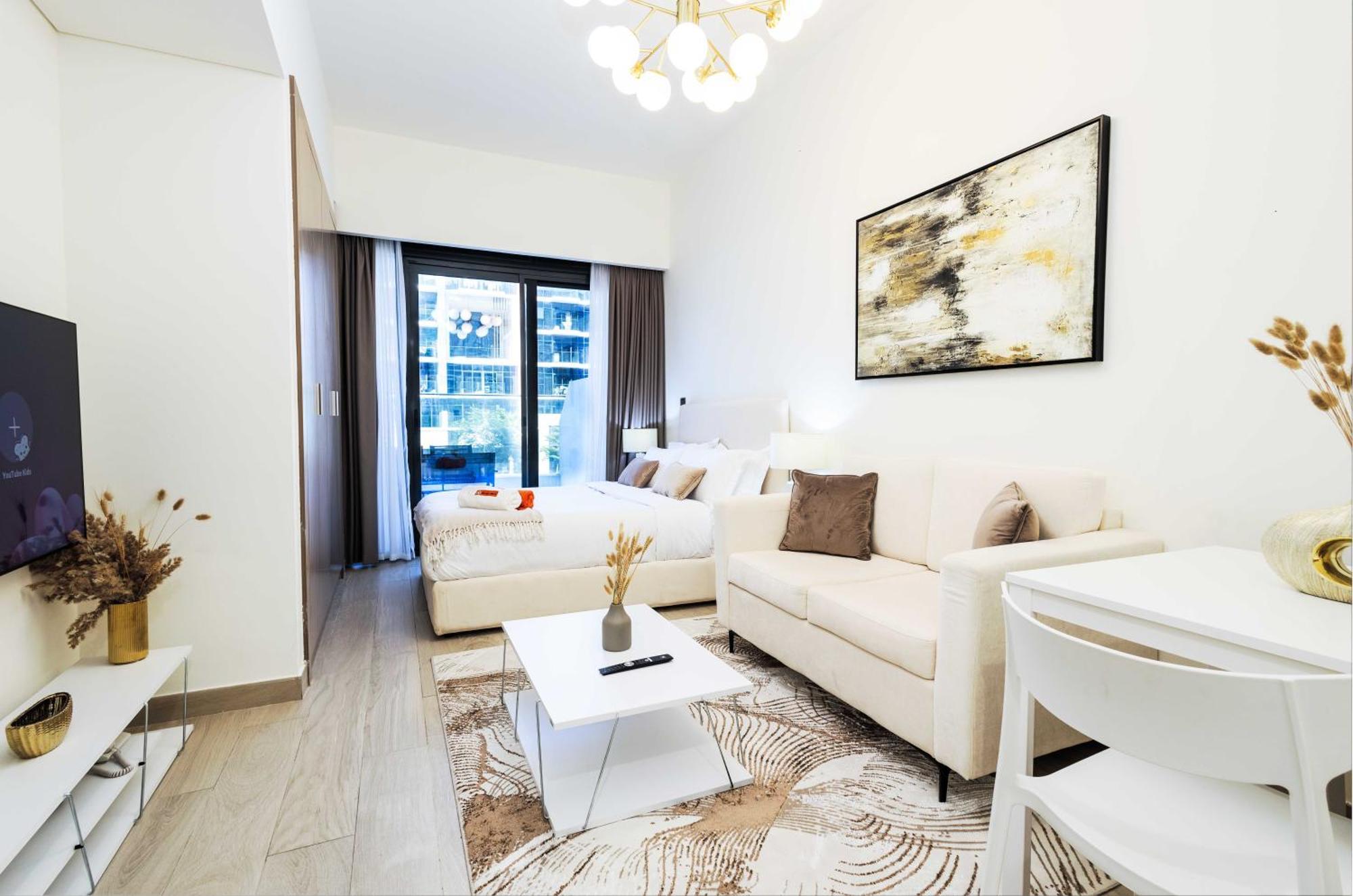Apartment 10 Mins From Downtown Pool Gym Large Terrace