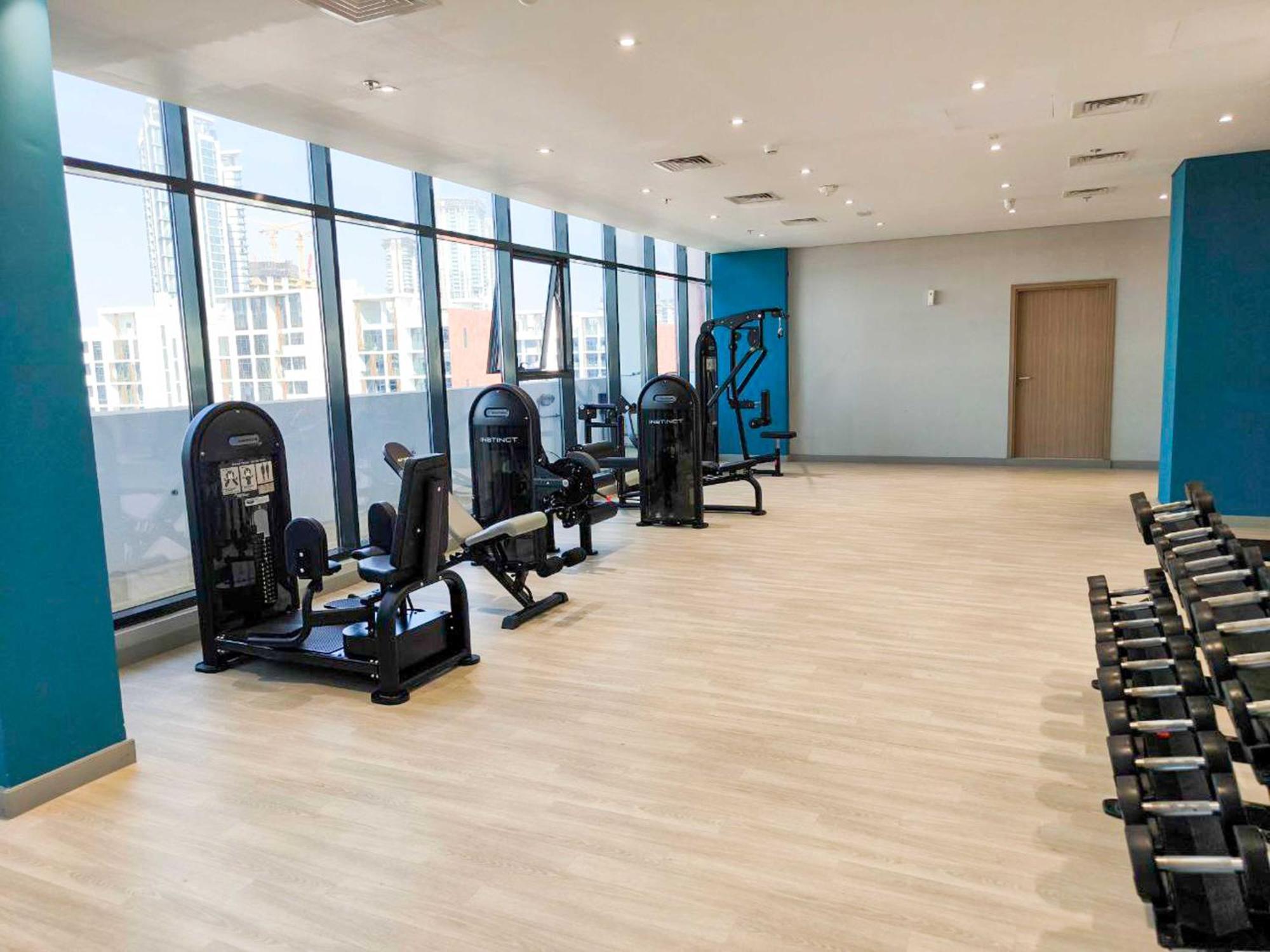 Apartment 10 Mins From Downtown Pool Gym Large Terrace *