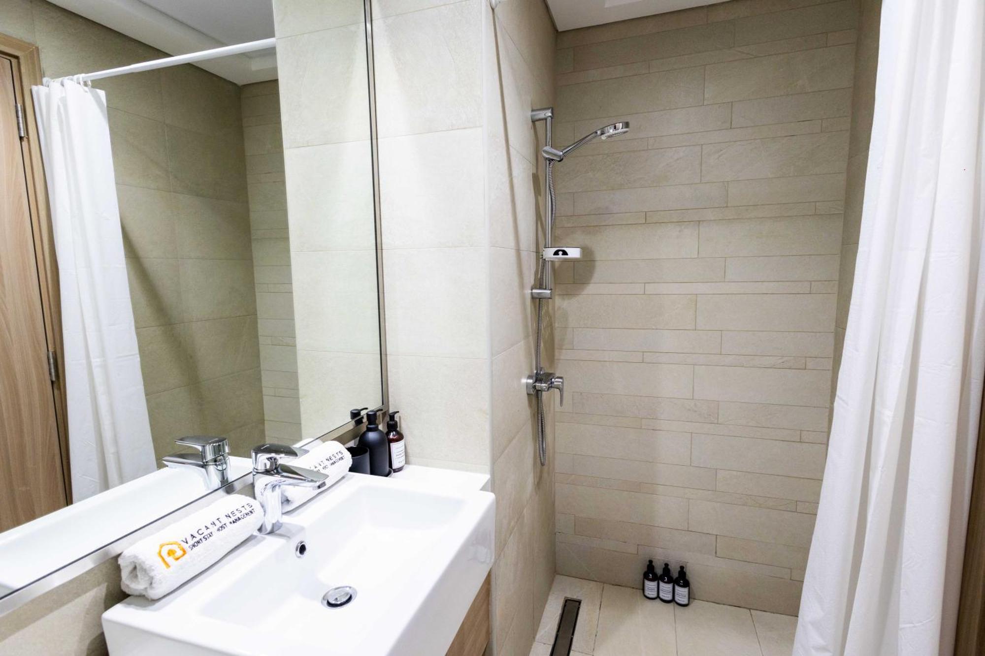 Apartment 10 Mins From Downtown Pool Gym Large Terrace