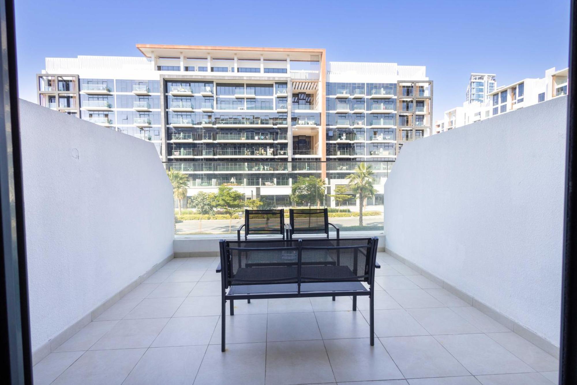 10 Mins From Downtown Pool Gym Large Terrace Dubai