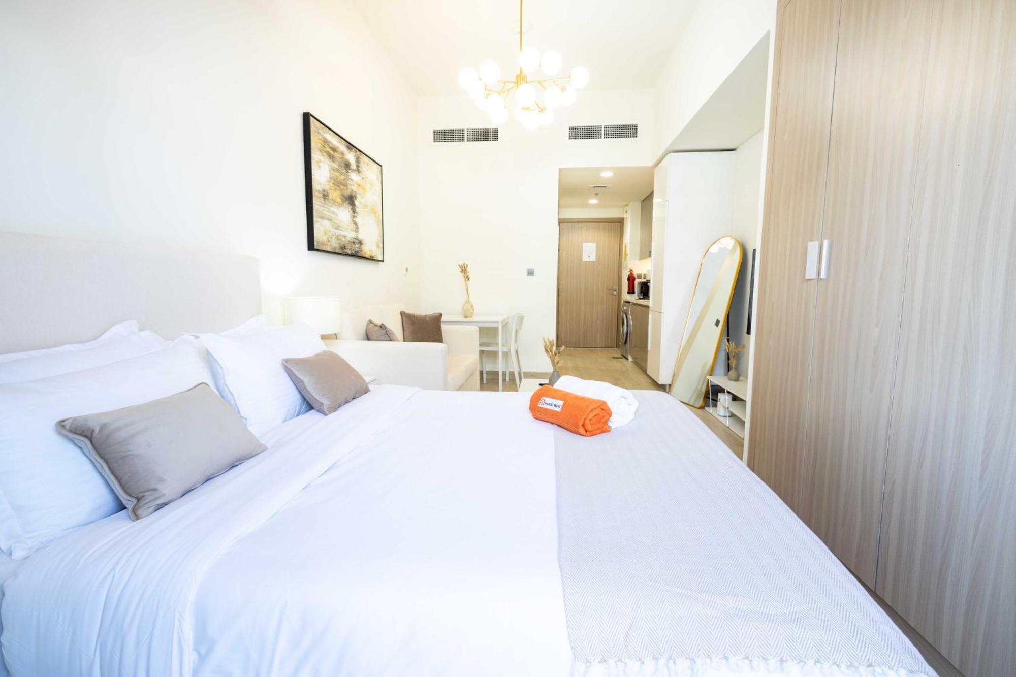10 Mins From Downtown Pool Gym Large Terrace * Dubai