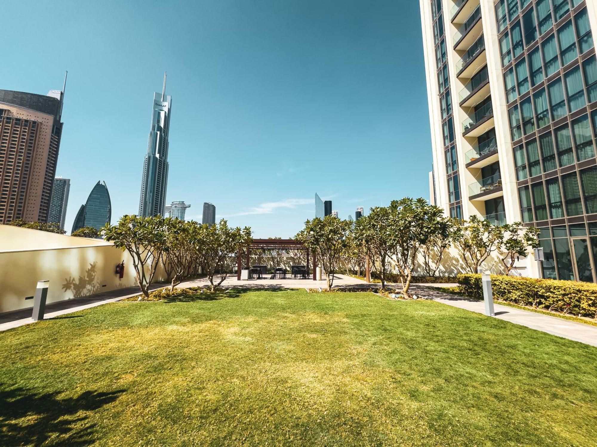Apartment Brand New! Downtown Views Located On Mall