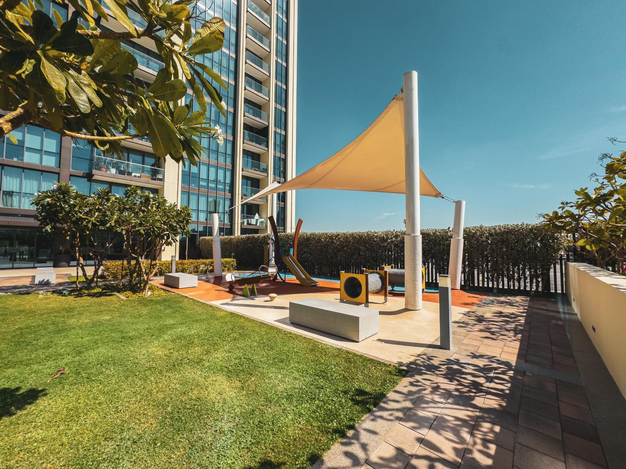 Brand New! Downtown Views Located On Mall Apartment
