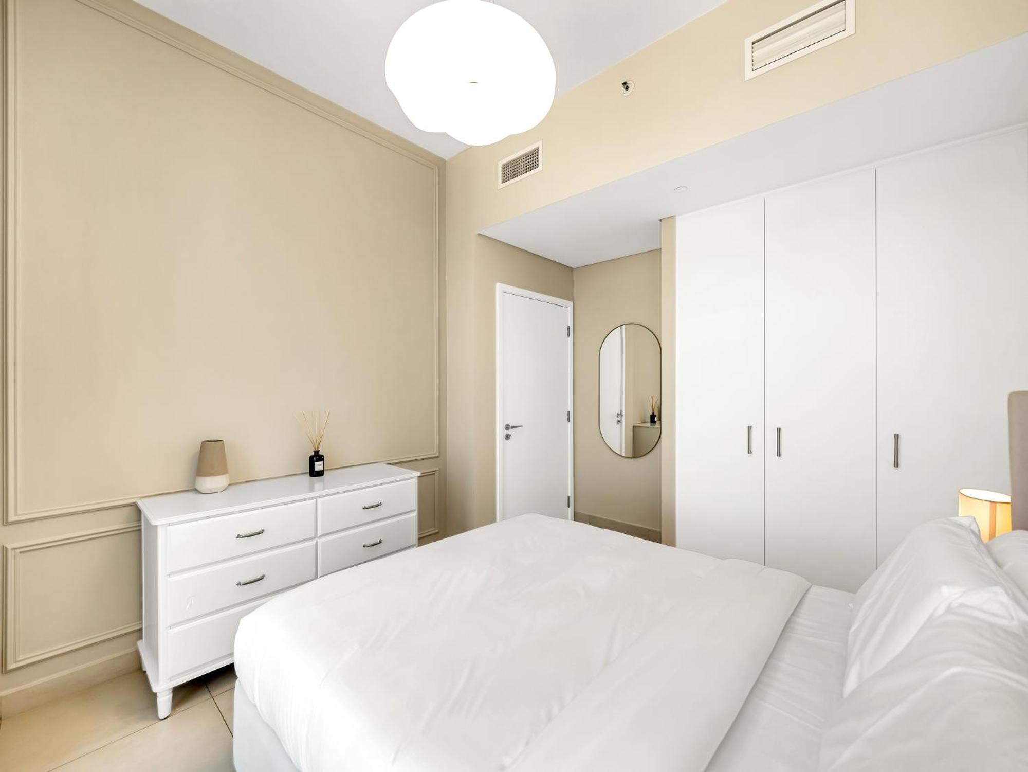 Brand New! Downtown Views Located On Mall Apartment