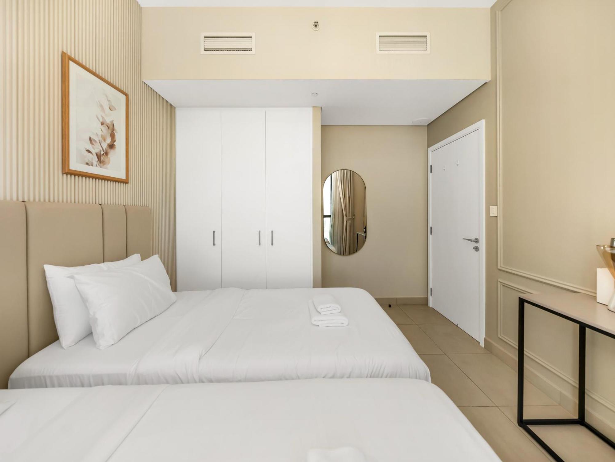 Brand New! Downtown Views Located On Mall Apartment *