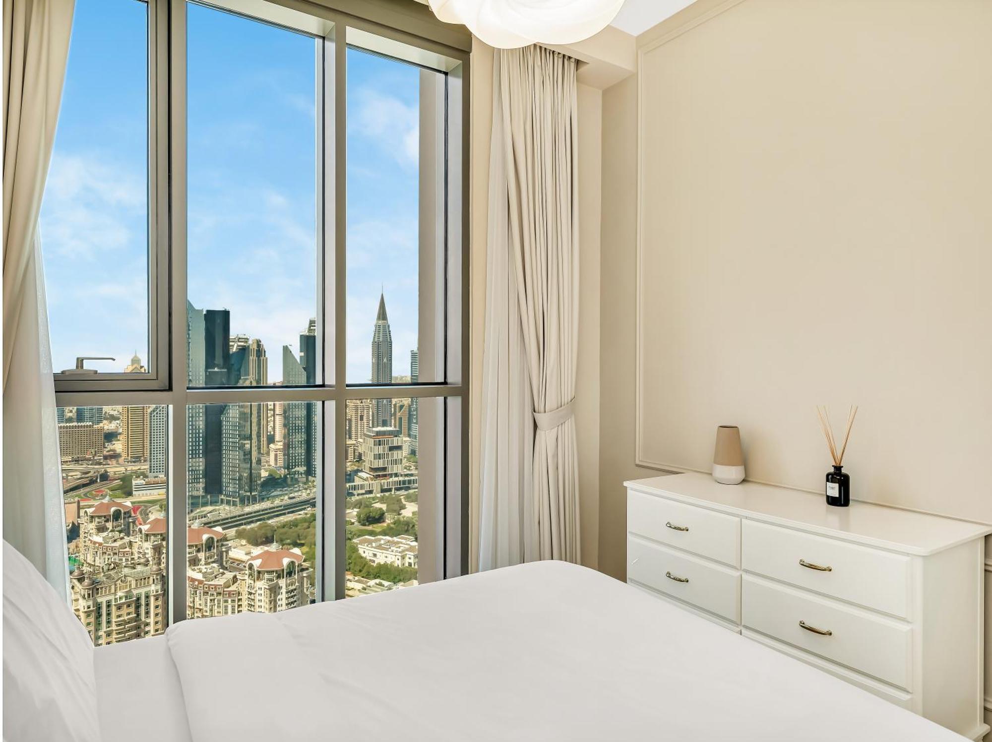 Brand New! Downtown Views Located On Mall Apartment