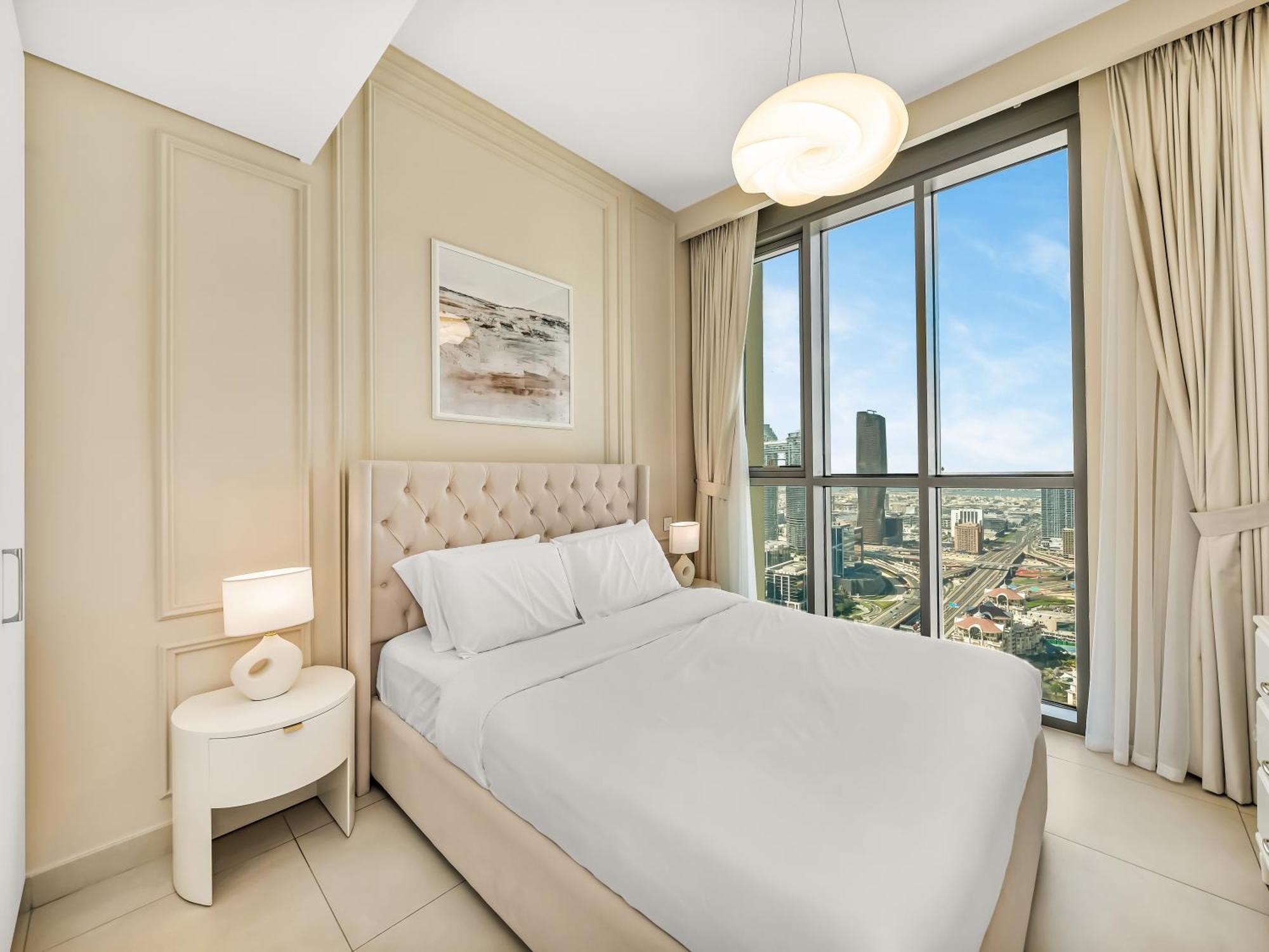 Brand New! Downtown Views Located On Mall Apartment