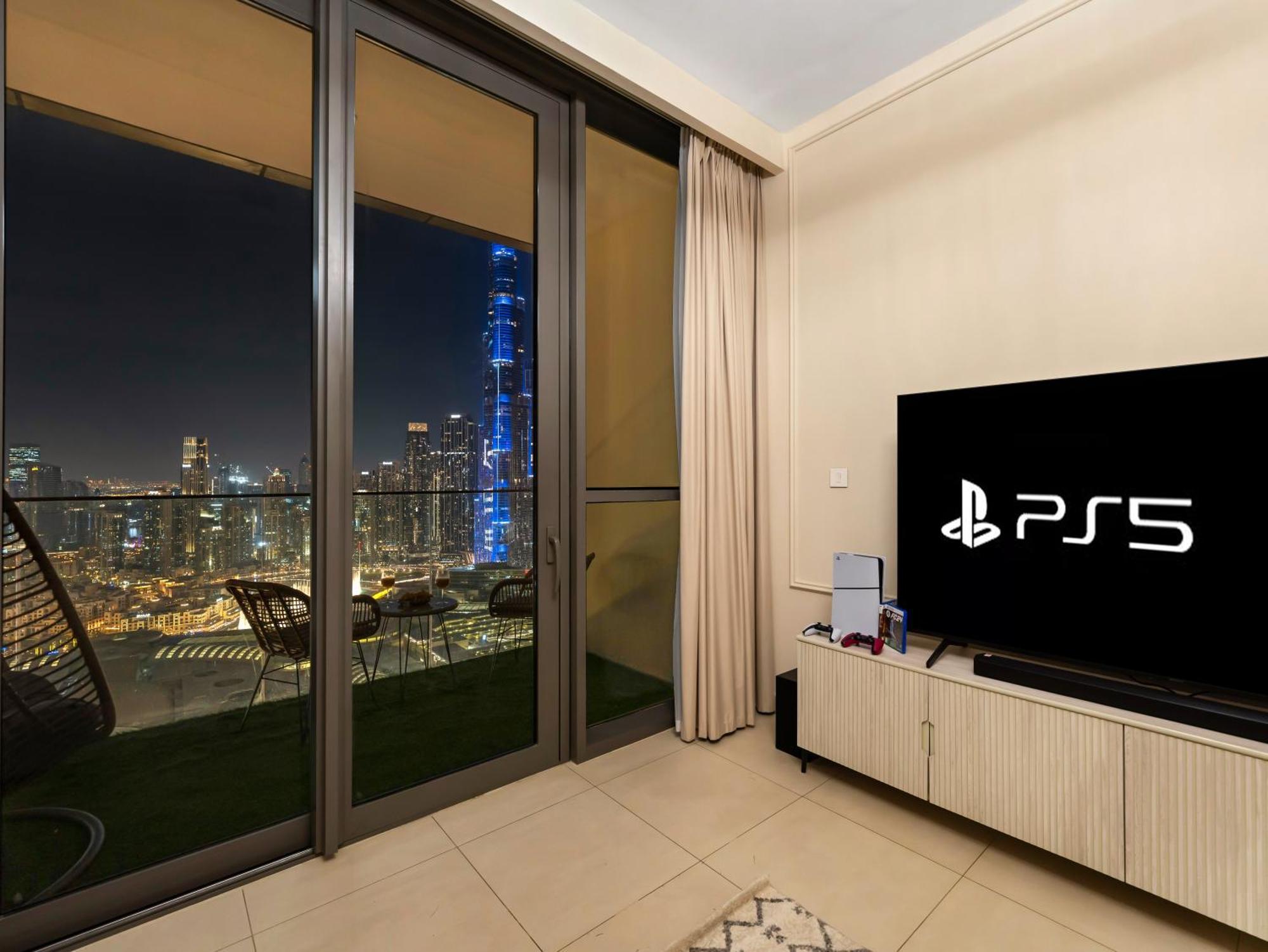 Brand New! Downtown Views Located On Mall Apartment